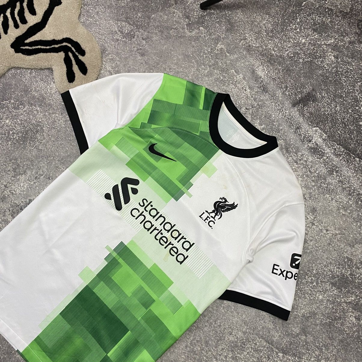 Nike Mens Nike Liverpool Small Logo 2023 soccer jersey Size US M / EU 48-50 / 2 - 2 Thumbnail