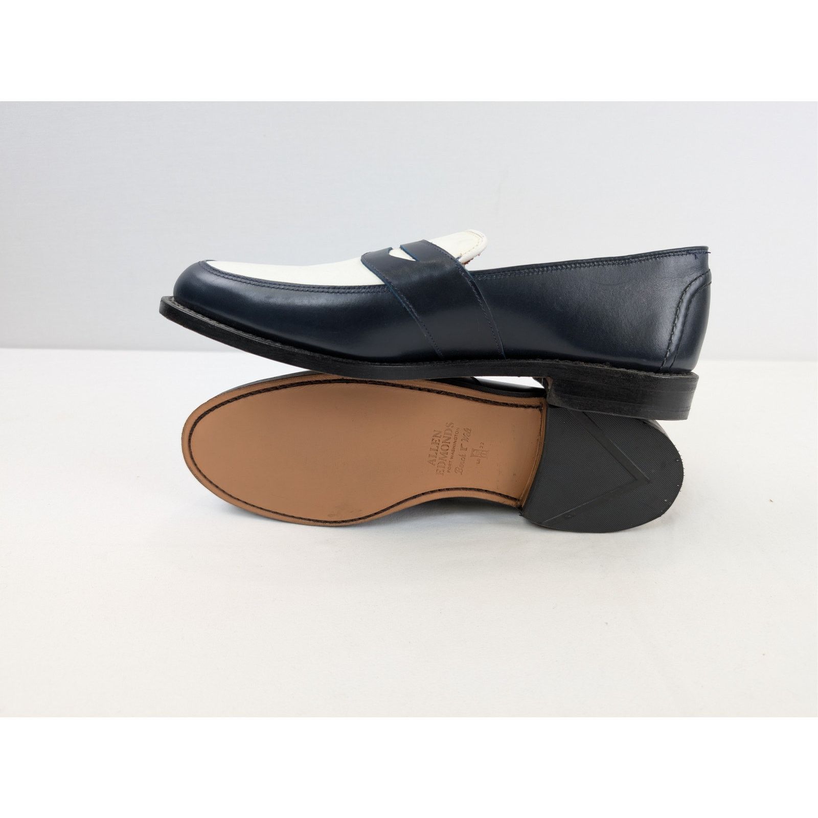 Allen Edmonds o1rshd1 CC20 calfskin leather penny loafer in navy and white Size US 10 / EU 43 - 12 Thumbnail