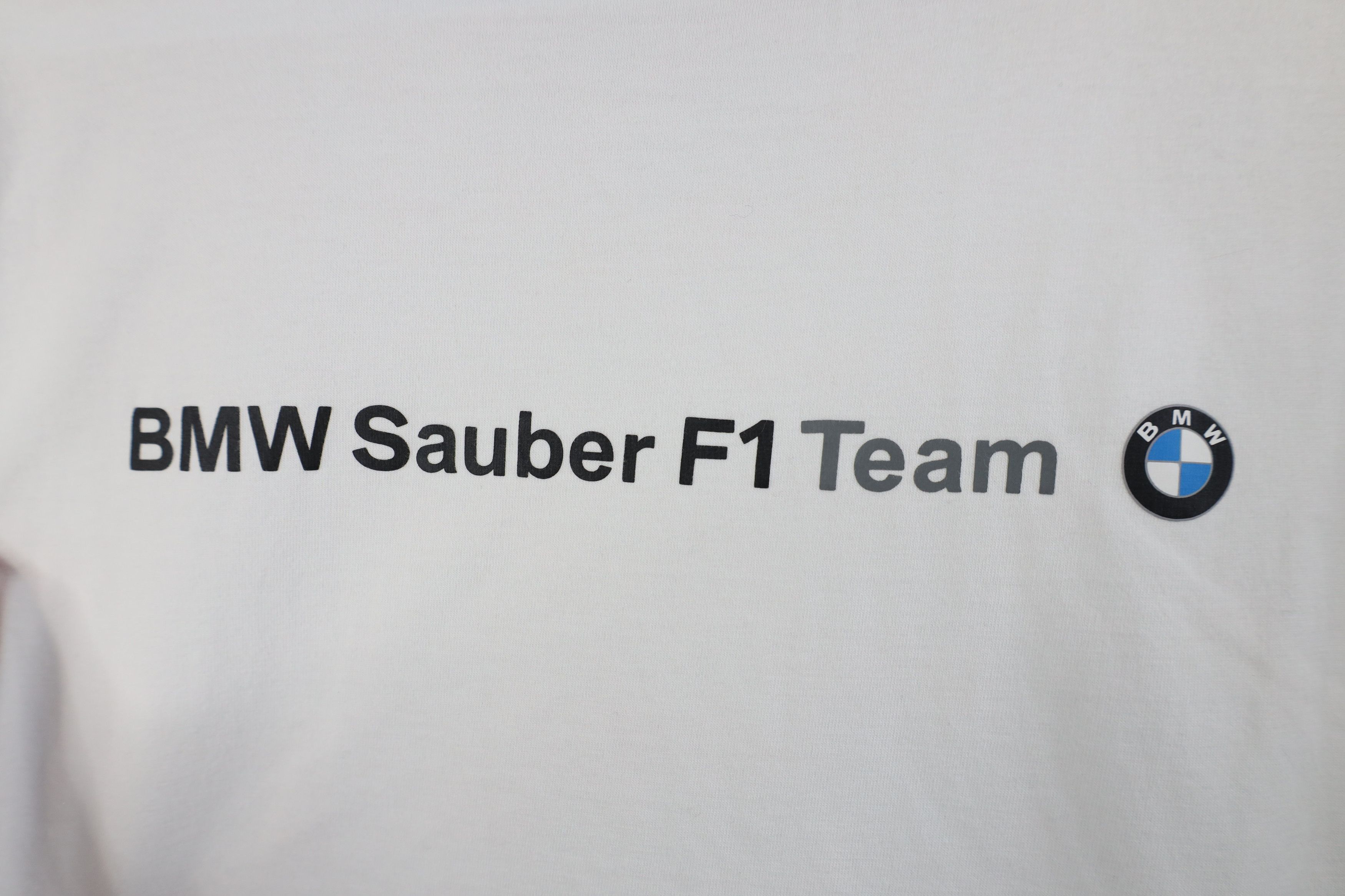 Vintage Vintage Y2K BMW Sauber F1 Team Spell Out F1 Racing T-Shirt Size US XXL / EU 58 / 5 - 13 Thumbnail