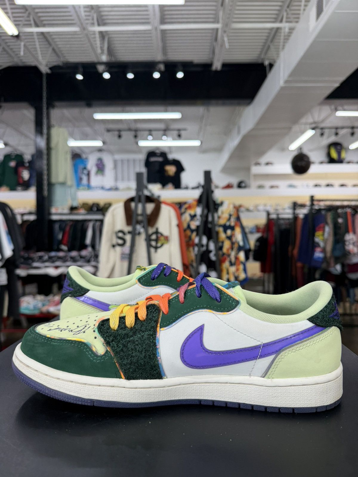 Jordan Brand Air Jordan 1 Low Doernbecher Size 9 (2023) Size US 9 / EU 42 - 4 Thumbnail