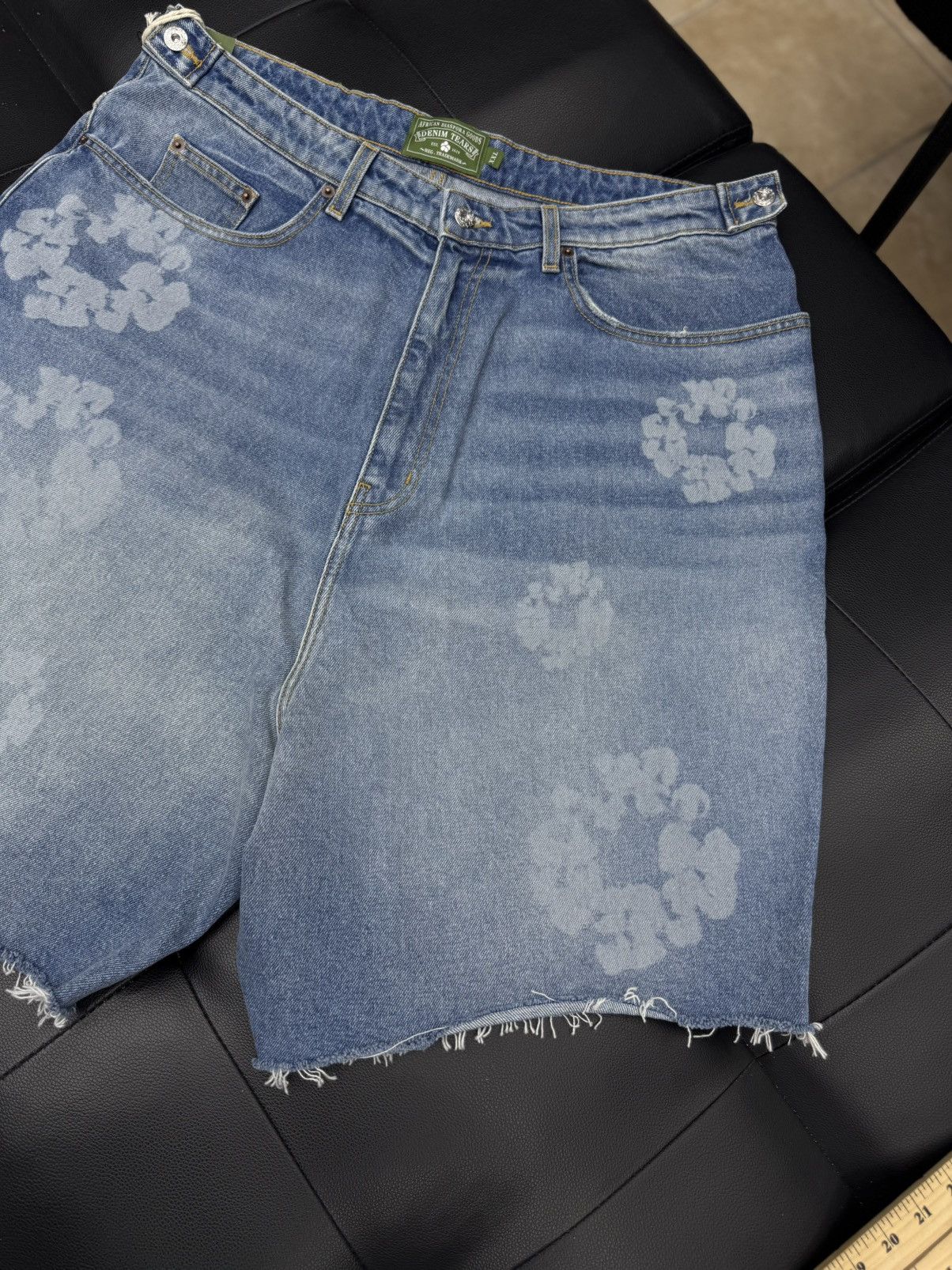 DENIM TEARS Denim Tears Cotton Wreath 2025 Shorts Size XXL Blue (NEW) Size US 38 / EU 54 - 4 Thumbnail