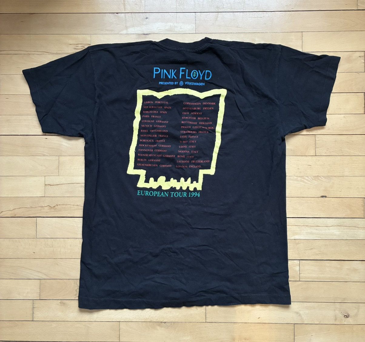 Pink Floyd Pink Floyd division bell Euro tshirt. Size US L / EU 52-54 / 3 - 5 Thumbnail