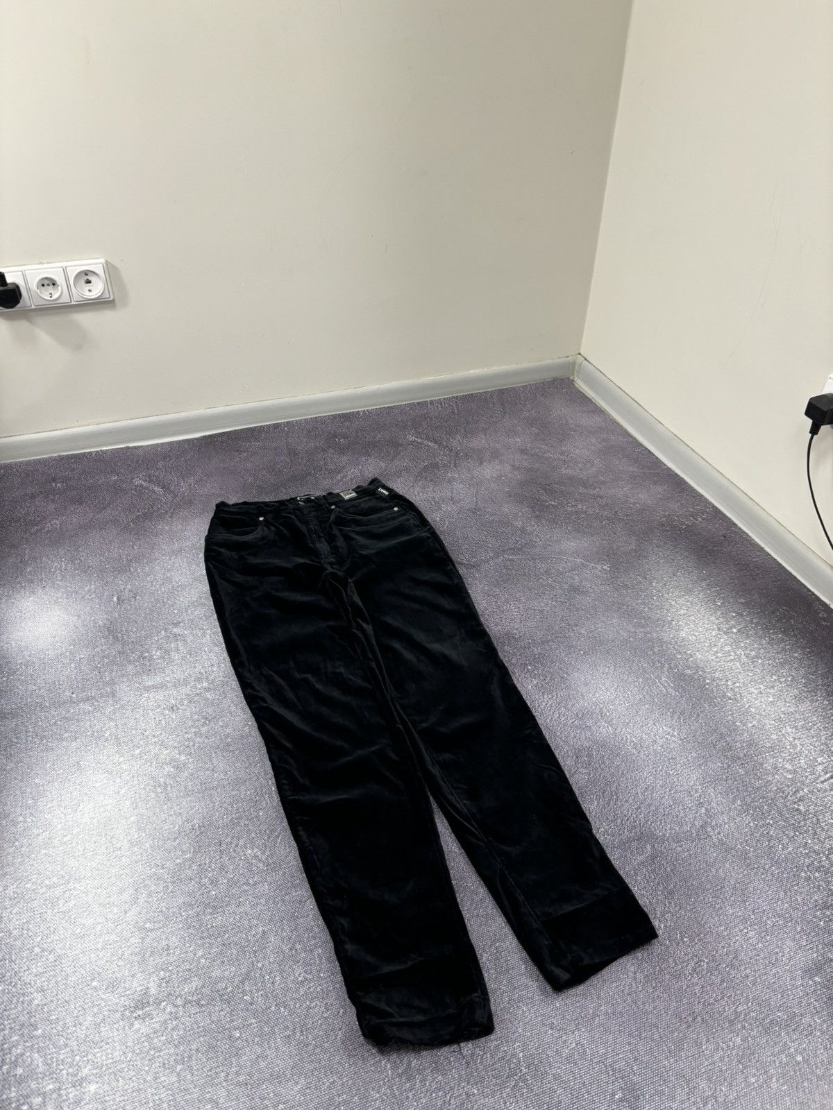 Versace Vintage Versace Jeans Couture Women’s Y2K Black Velvet Pants Size 28" / US 6 / IT 42 - 11 Thumbnail