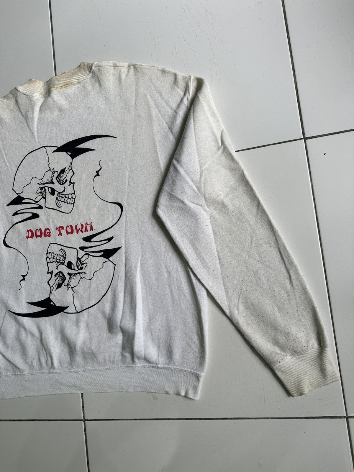 Fruit Of The Loom Vintage 90s Dog Town Skull stain White Crewneck Size US L / EU 52-54 / 3 - 4 Thumbnail