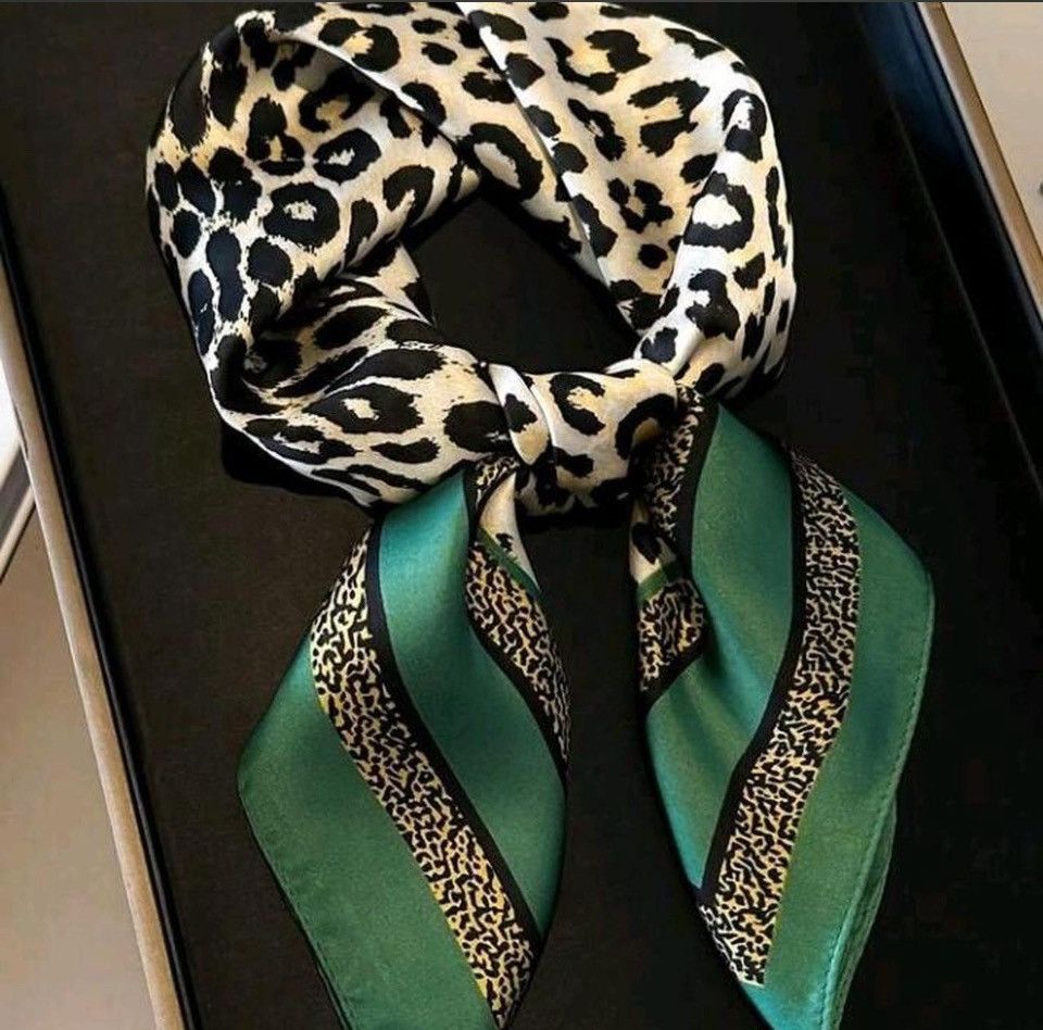 Other Vibrant Emerald & Leopard Print Silk Neck Scarf Size ONE SIZE - 1 Thumbnail
