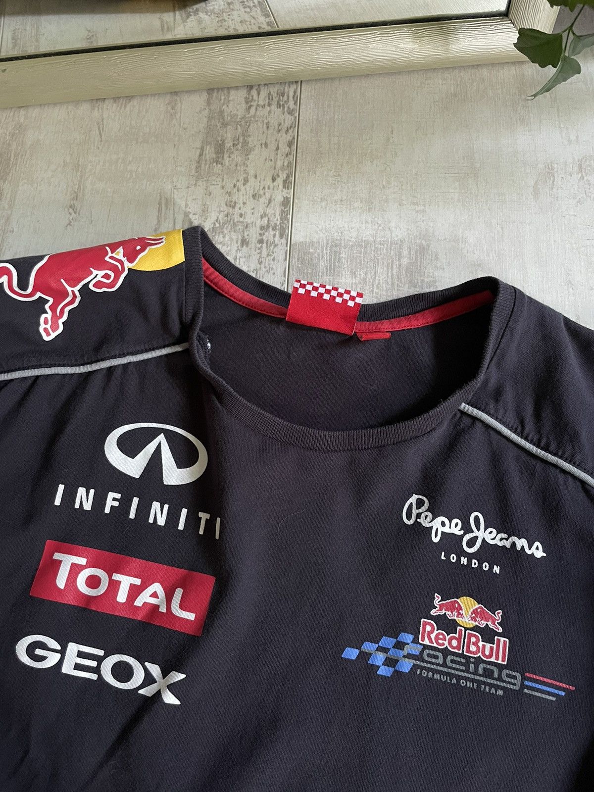 Pirelli × Red Bull Vintage Red Bull Racing Infiniti T-Shirt Pirelli Big Logo Size US M / EU 48-50 / 2 - 7 Thumbnail
