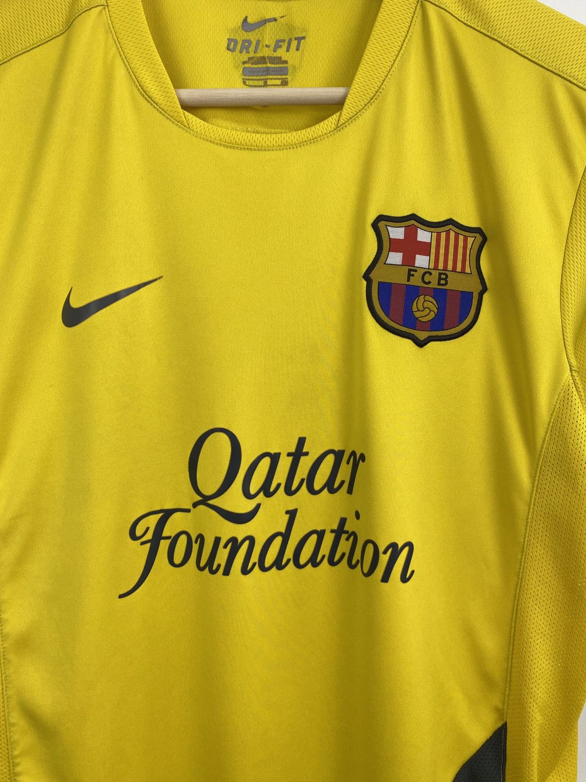 Nike 🇪🇸 F. C. Barcelona 2011 Nike Soccer Jersey T-Shirt Rare Retro Size US S / EU 44-46 / 1 - 4 Thumbnail