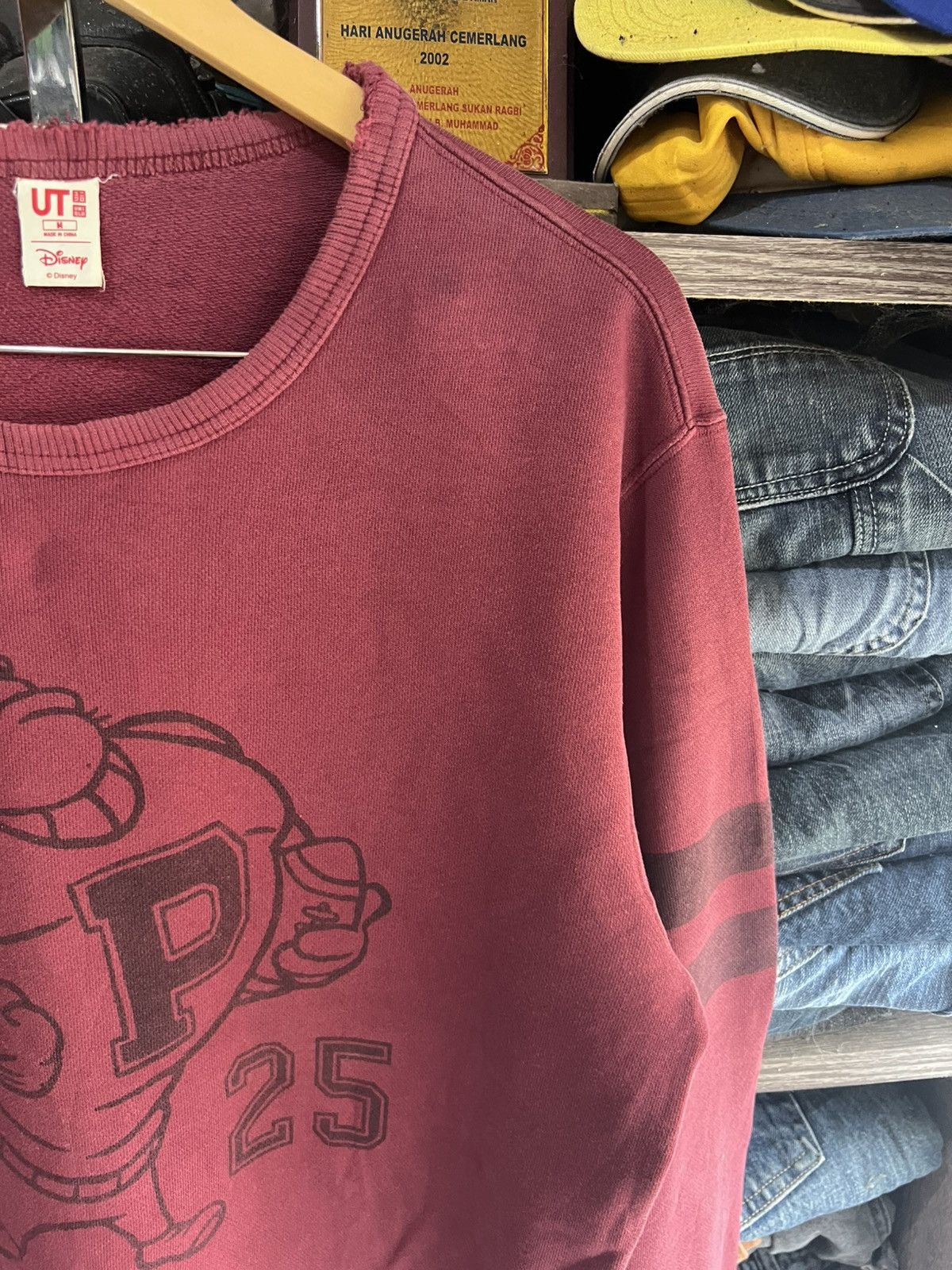 Disney 🔥Distressed Uniqlo x Disney Crewneck Sweatshirt Size US M / EU 48-50 / 2 - 5 Thumbnail