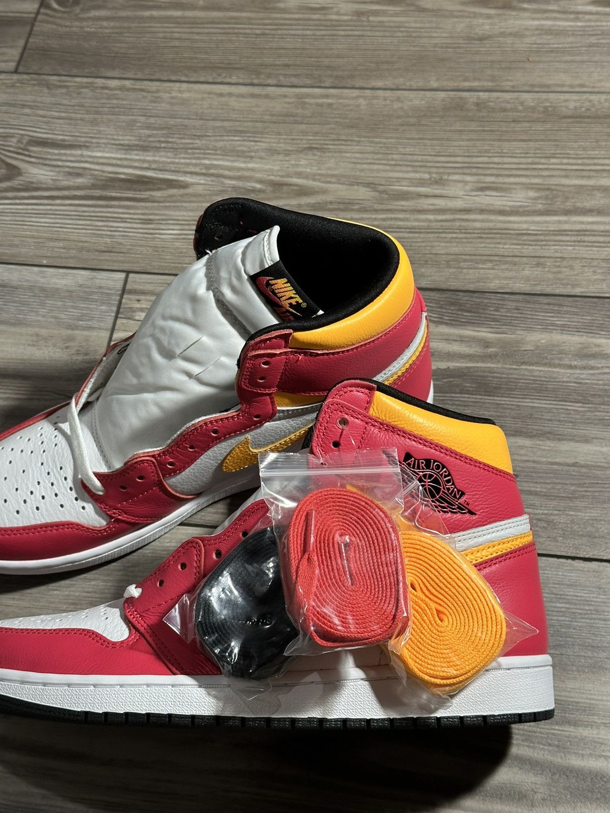 Jordan Brand × Nike Jordan 1 Retro High OG Light Fusion Size US 10.5 / EU 43-44 - 3 Thumbnail