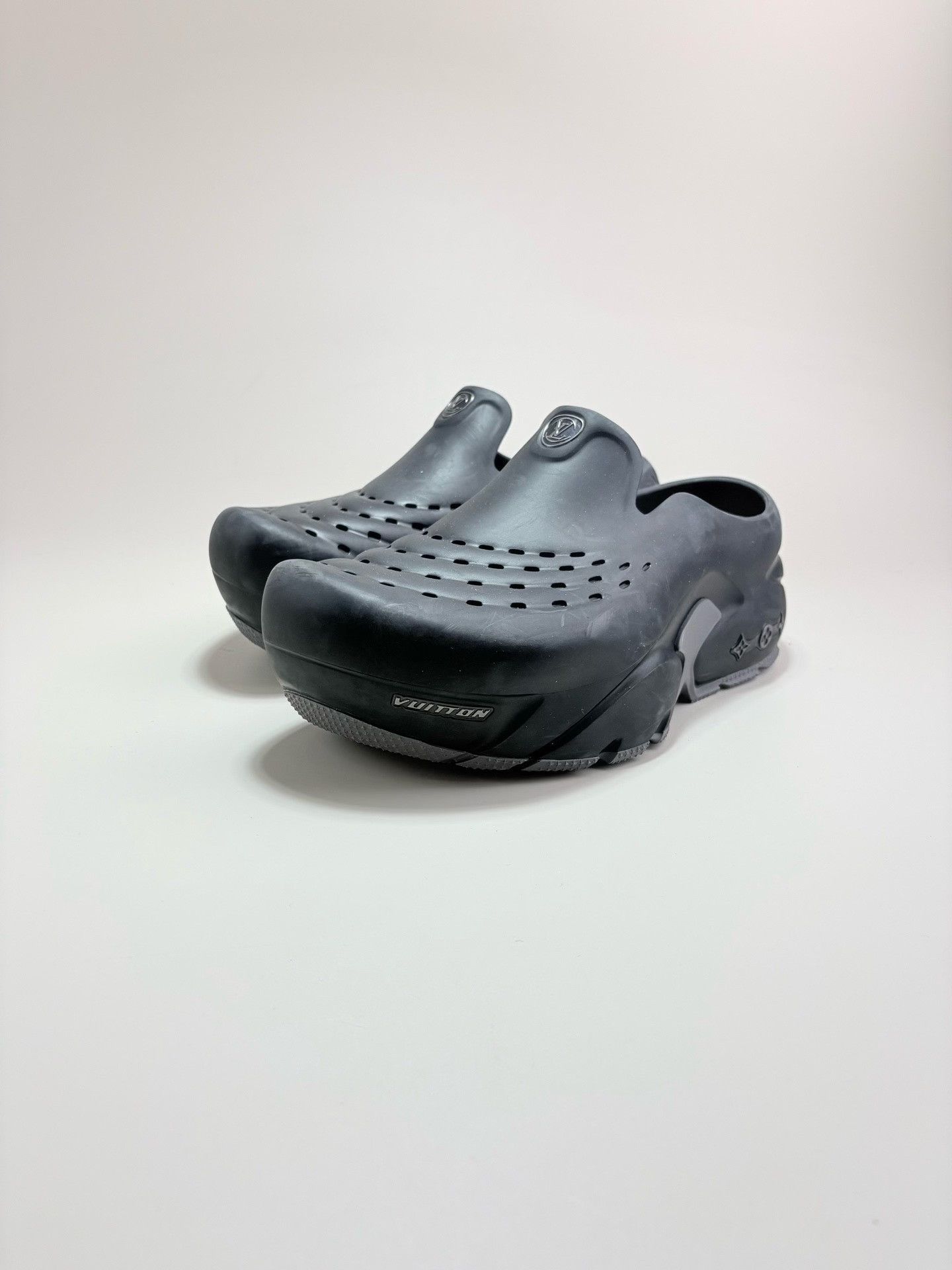 Louis Vuitton Louis Vuitton LV Shark Black Thick-soled Slippers Size US 9 / EU 42 - 1 Thumbnail