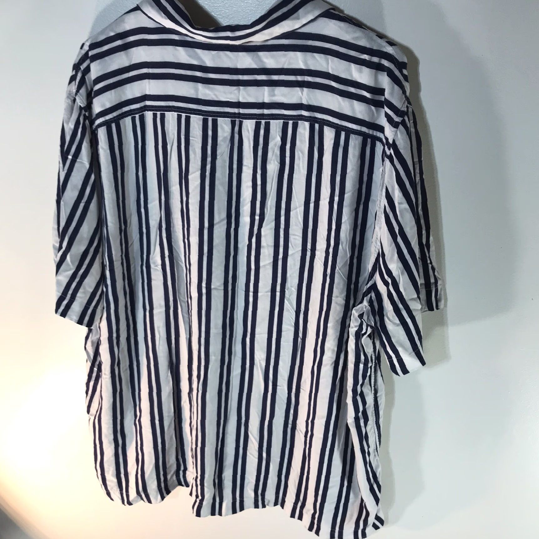 H&M H&M Blu/Wht Striped Button-Up Mens Size 2X X-Soft India Shirt Casual Workwear 100% Viscose Rayon Button-Up Regular Short Sleeve Blu/Wht Mens 2X Size US XXL / EU 58 / 5 - 2 Thumbnail