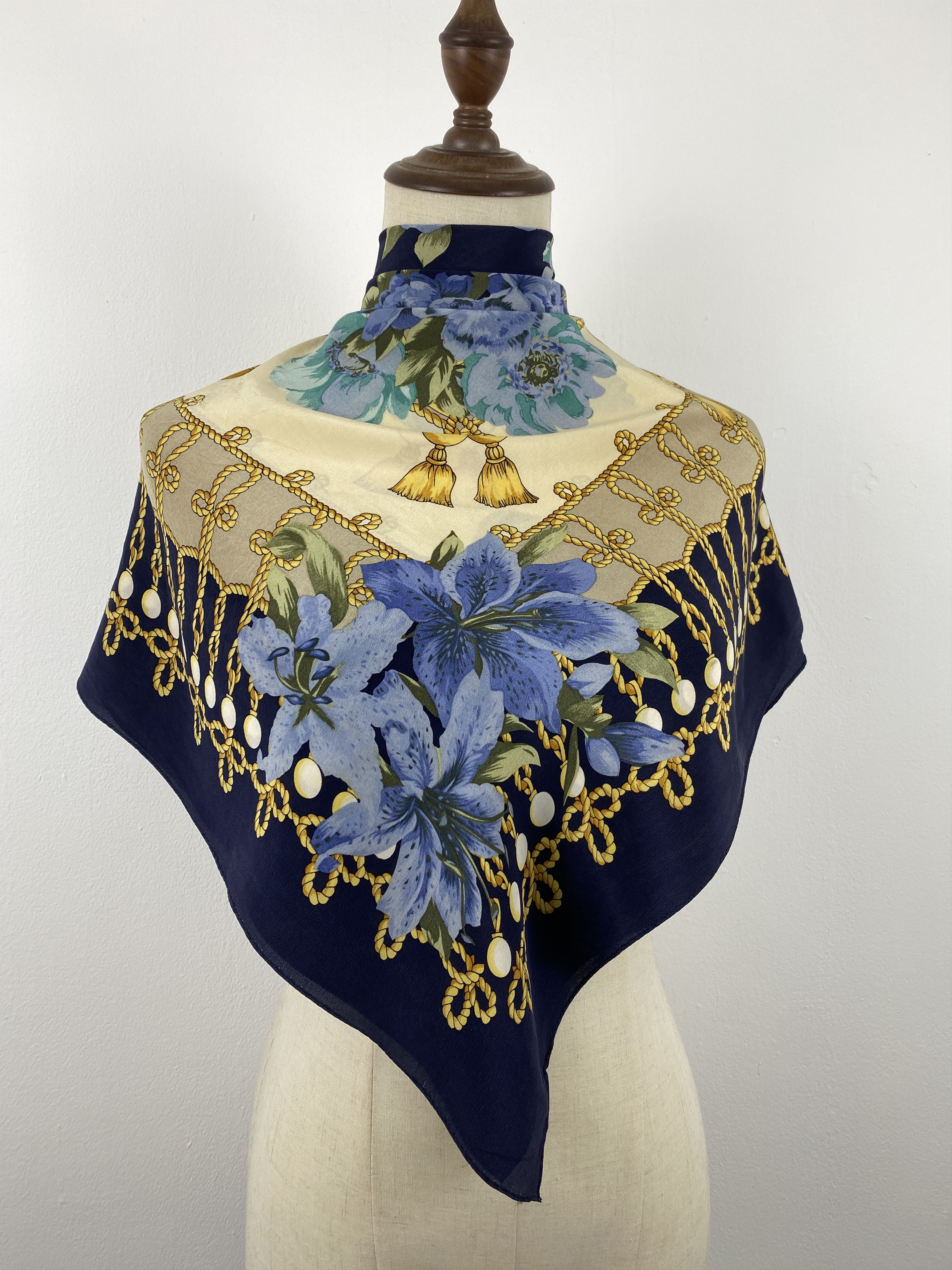 Japanese Brand Vintage Japanese Brand Silk Scarf SN0129 Size ONE SIZE - 1 Thumbnail