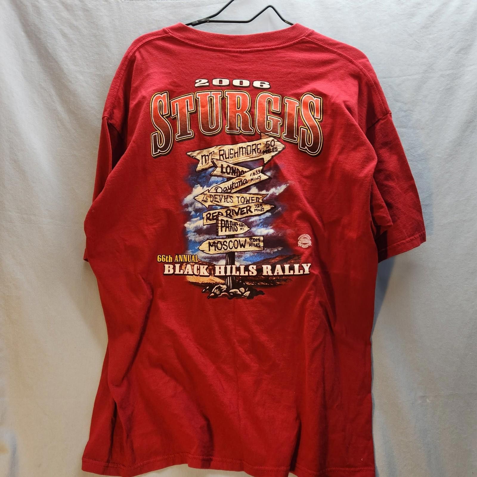 Gildan Sturgis 2006 Black Hills Rally Tshirt Red Size XL Size US XL / EU 56 / 4 - 6 Thumbnail
