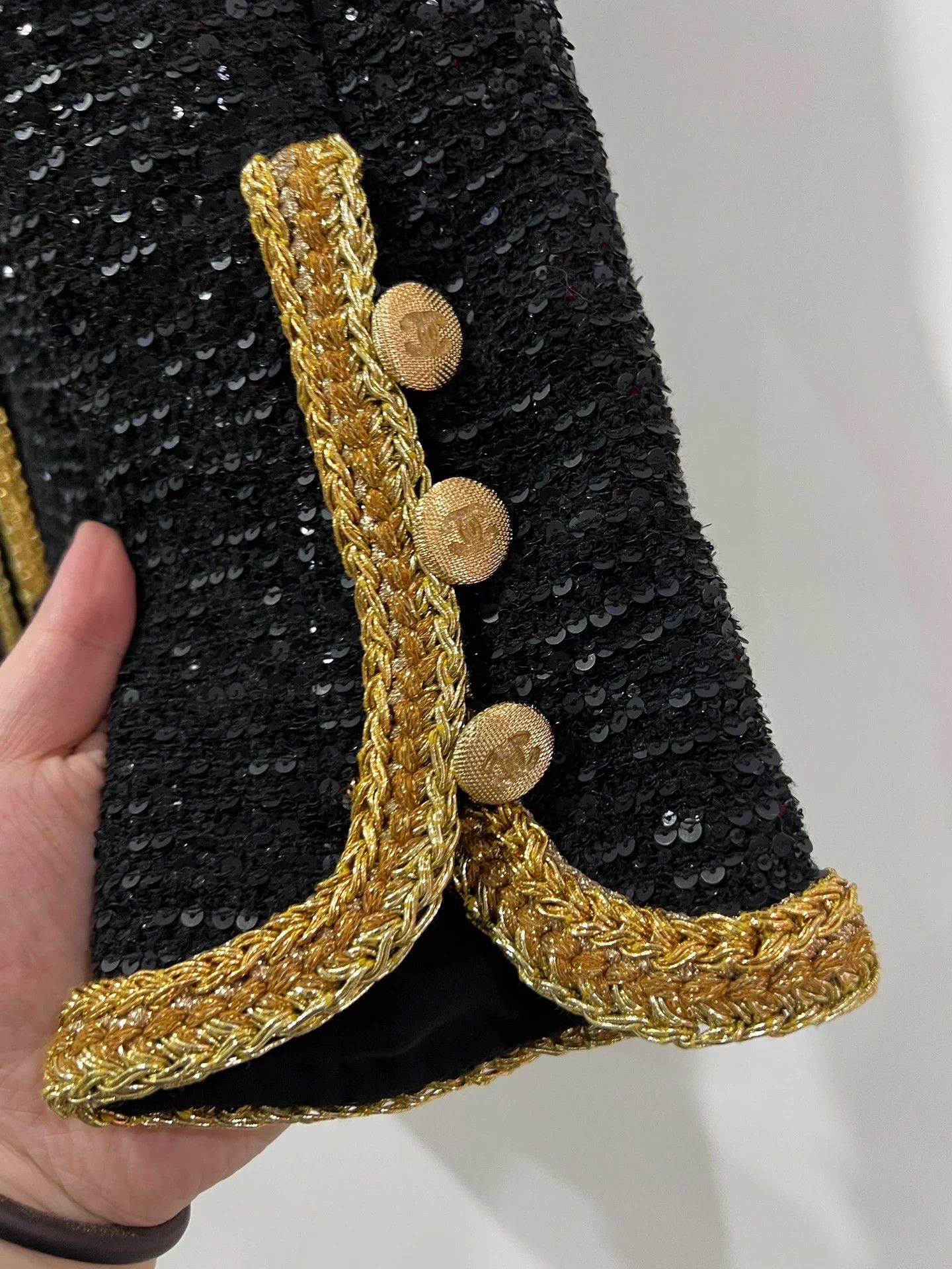 Chanel Chanel Black & Gold Heavy Beaded Runway Jacket 40 BNWT Size M / US 6-8 / IT 42-44 - 5 Thumbnail