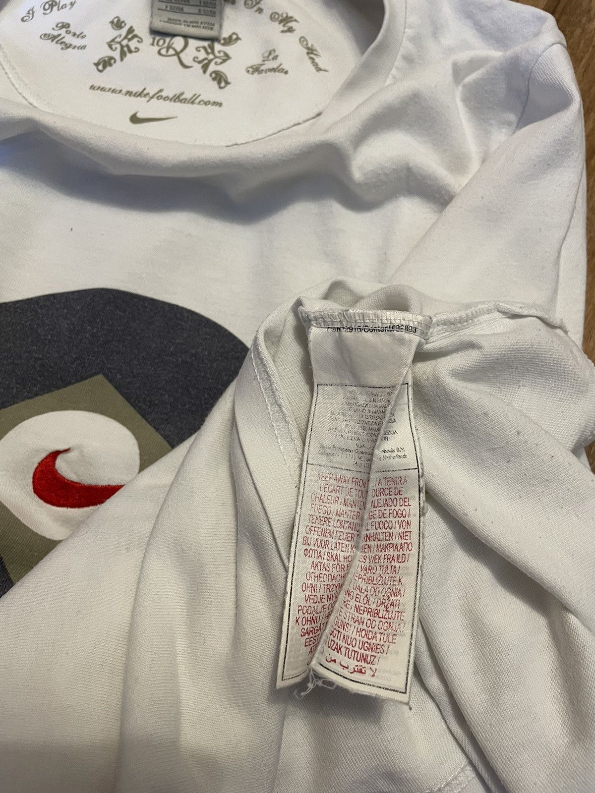 Nike Vintage Nike Ronaldinho T-Shirt Y2K Size US L / EU 52-54 / 3 - 6 Thumbnail