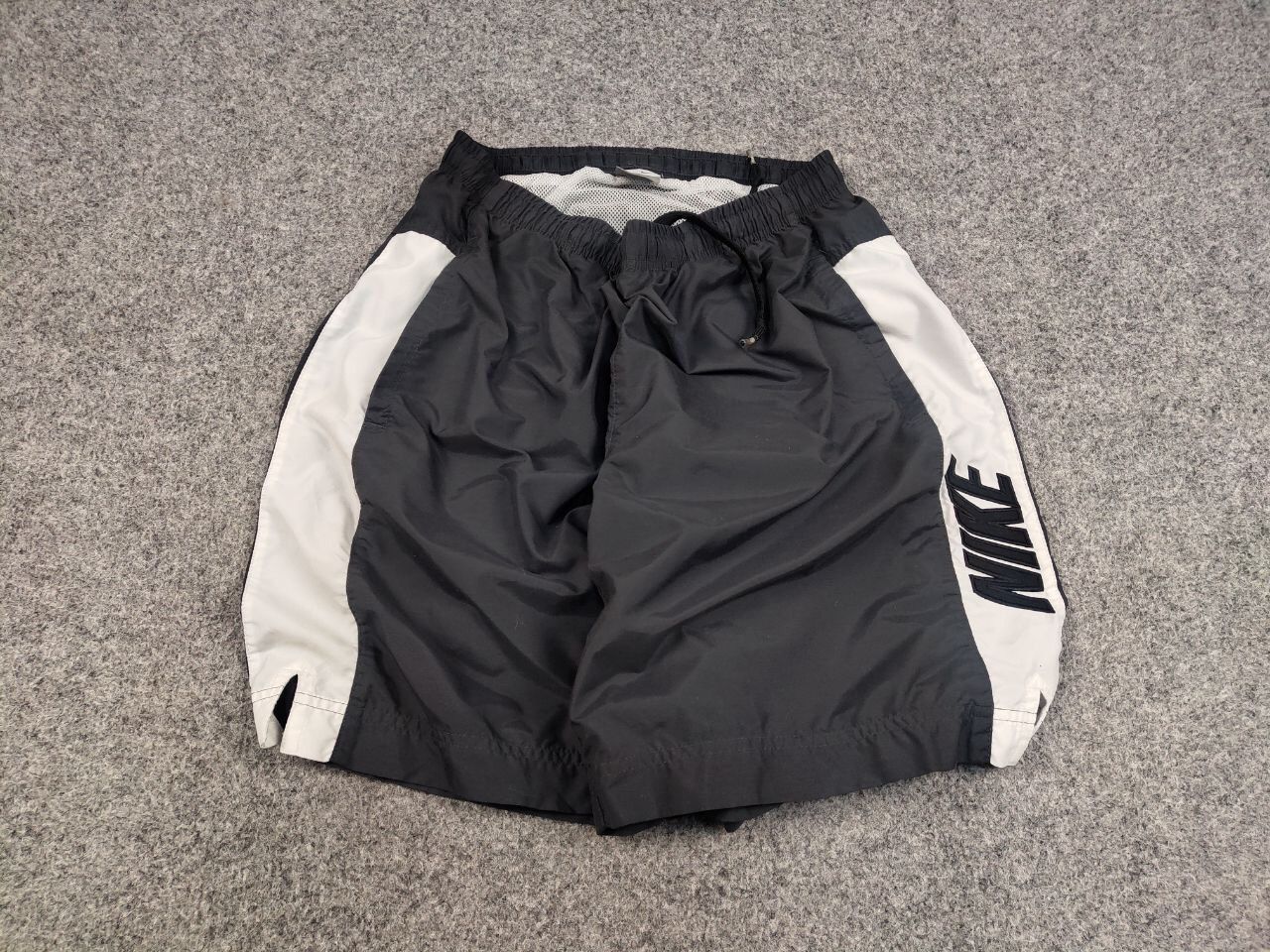Nike Vintage 90's Nike swoosh Gray Shorts nylon casual Y2K Style Size US 34 / EU 50 - 2 Thumbnail