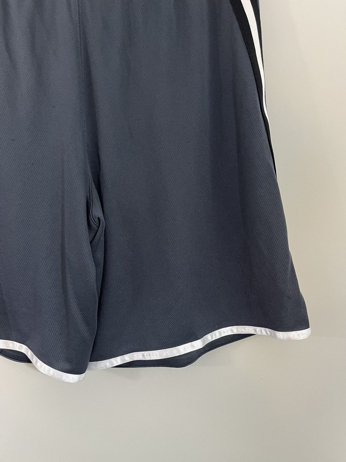 Vintage Vintage AND1 Distressed Y2K Basketball Shorts Size XL Size US 36 / EU 52 - 14 Thumbnail