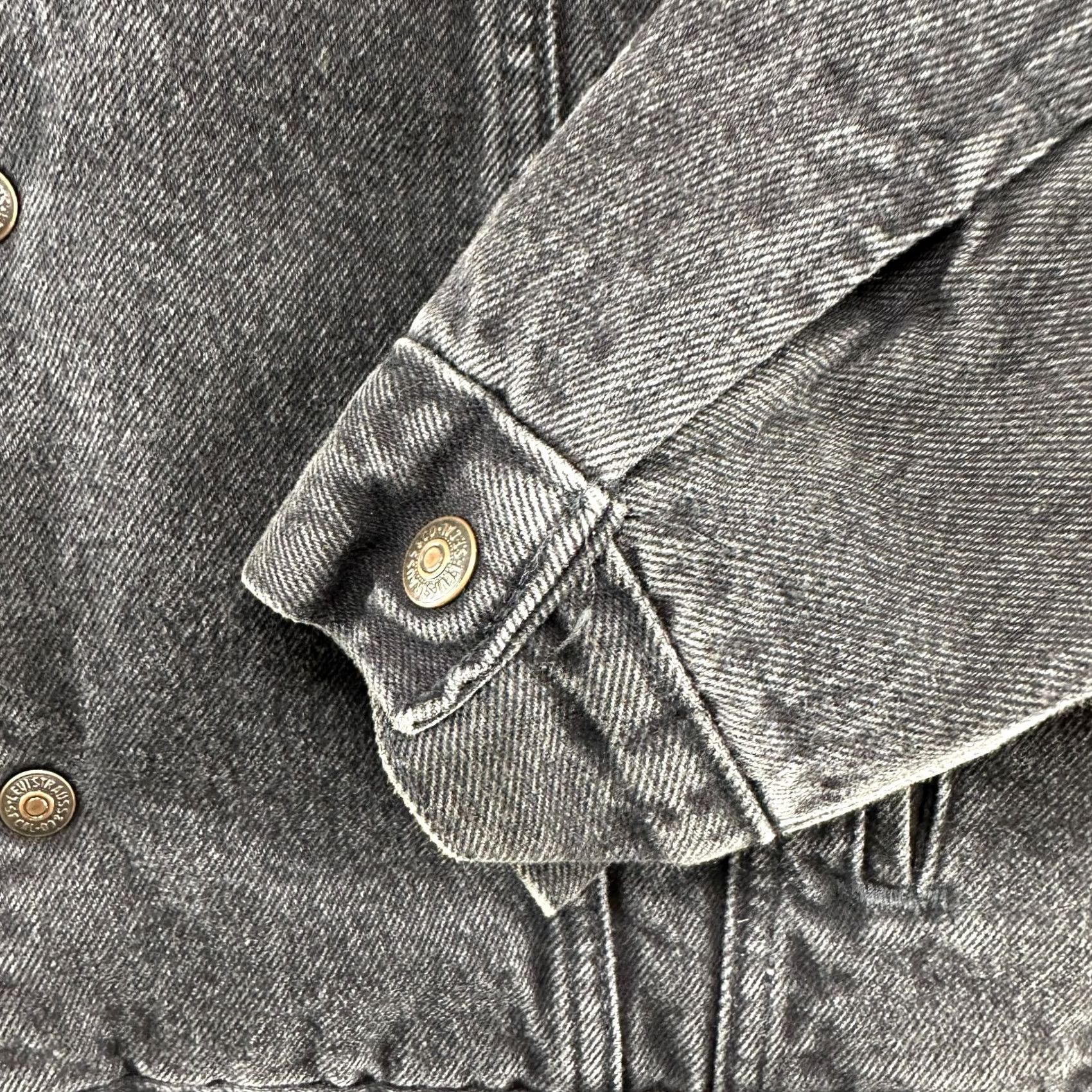 Levi's VINTAGE Levi's Trucker Jacket Mens M Black Denim Lined USA 80s 90s Cotton Leather Pockets Regular Chest 46 Short Description: Size US 31 - 5 Thumbnail
