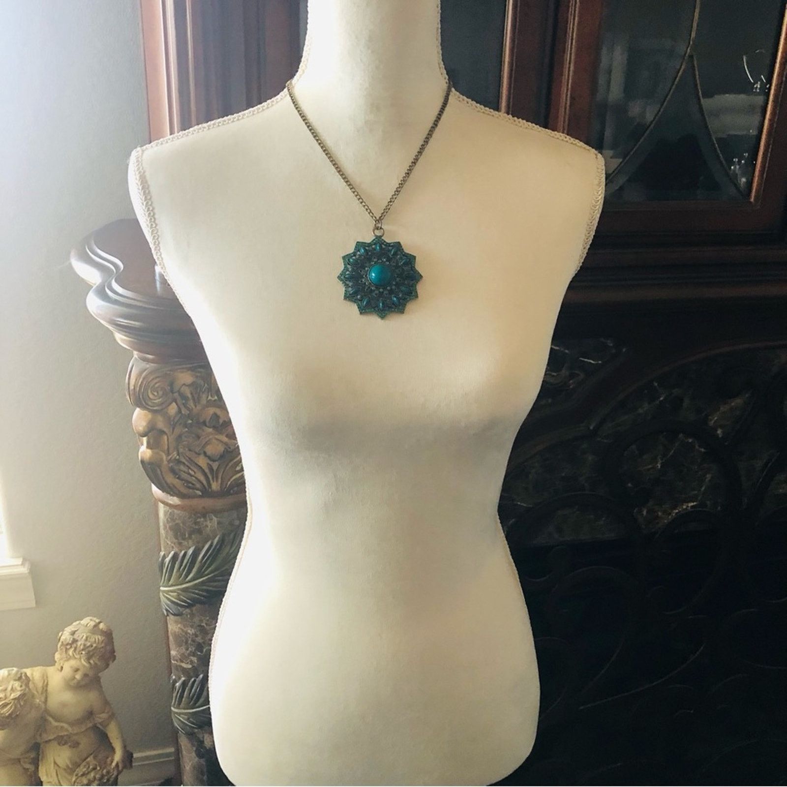 Jewelry Ballet rich emerald stone covered amulet necklace Size ONE SIZE - 5 Thumbnail