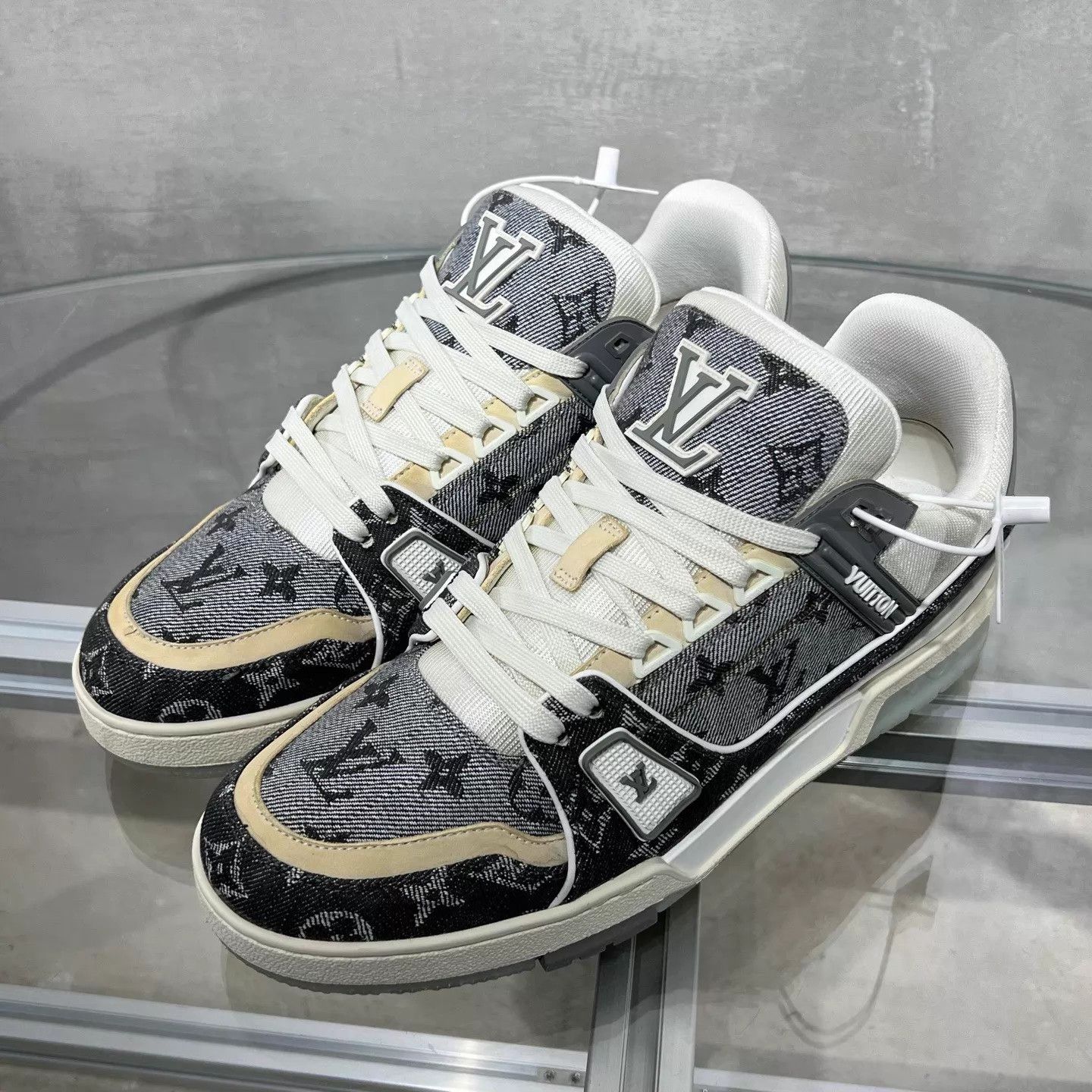 Louis Vuitton LV Trainer Gray White Denim UK7 (41) Size US 8 / EU 41 - 2 Thumbnail