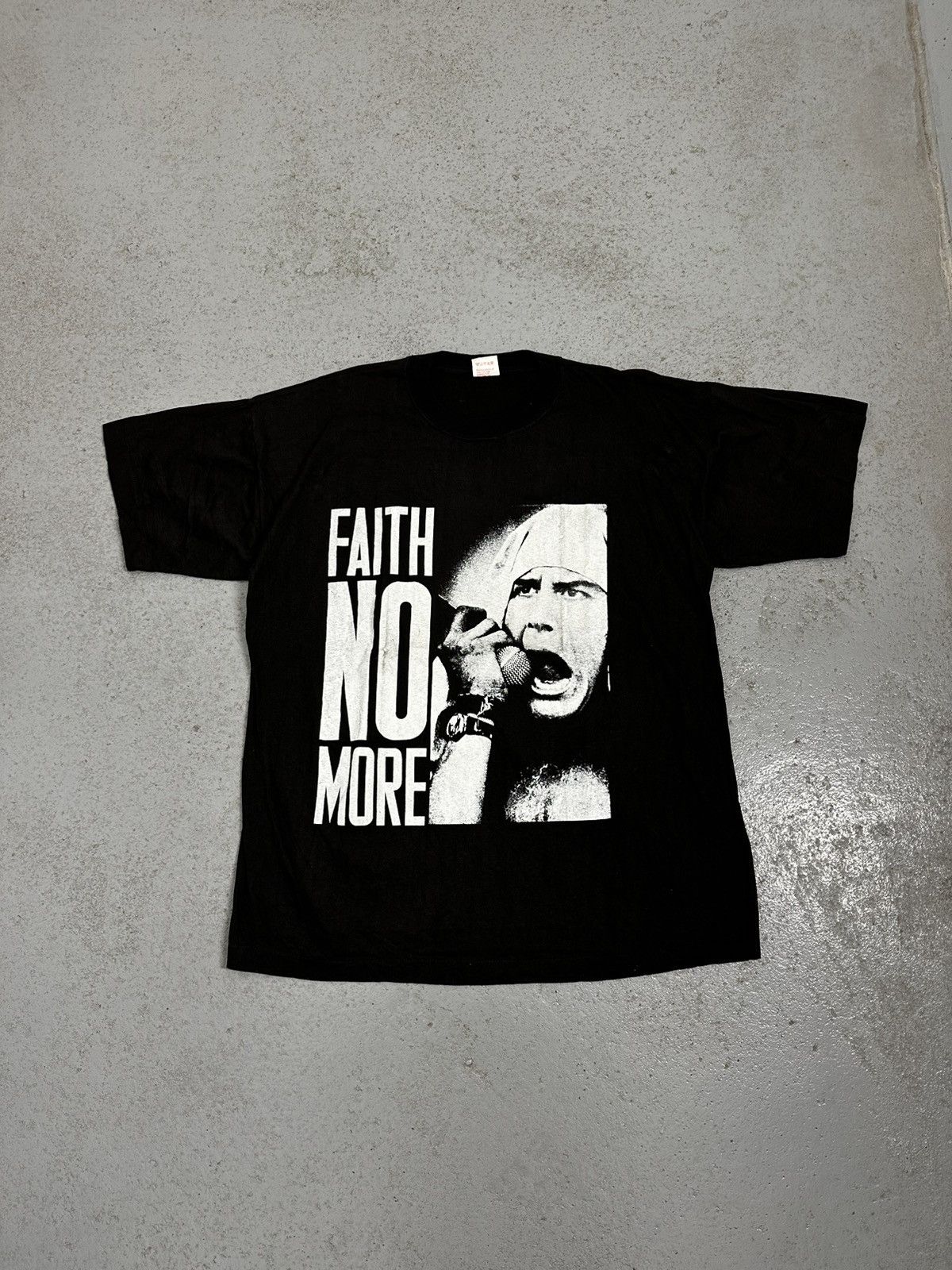 Band Tees Vintage Faith No More Rock T-Shirt Size US XL / EU 56 / 4 - 1 Thumbnail