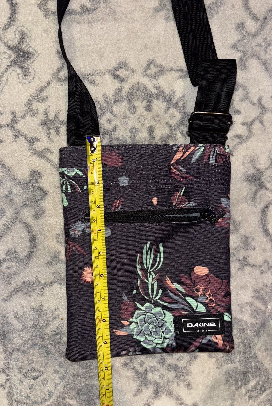 Dakine DaKine Jive Crossbody Purple Bag Adjustable Strap EUC Size ONE SIZE - 5 Thumbnail