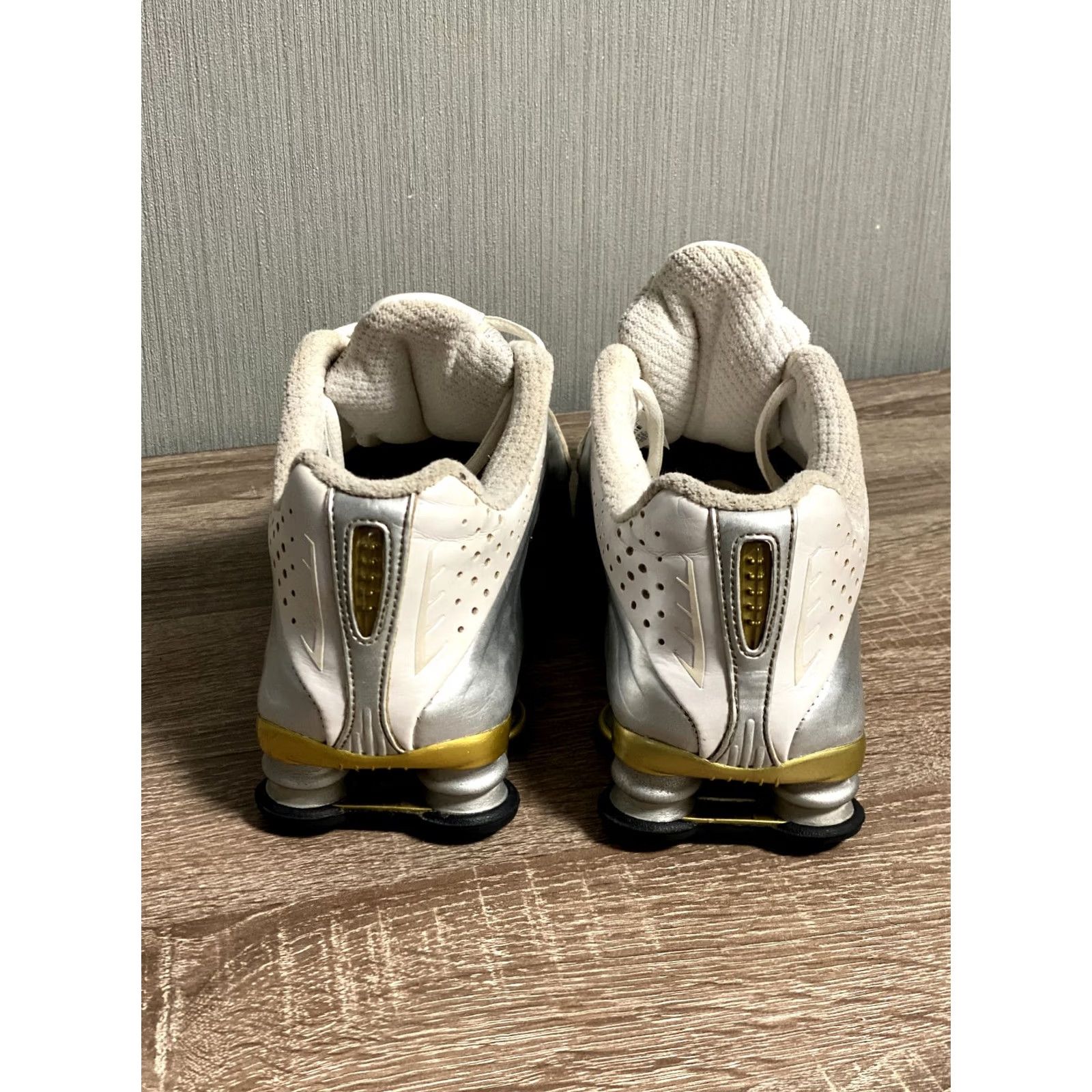 Nike VINTAGE Nike Shox Sneakers 90s Men US 8 Grey Gold Swosh Nike Shox Sneaker Mens 90s Size US 8 / EU 41 - 5 Thumbnail