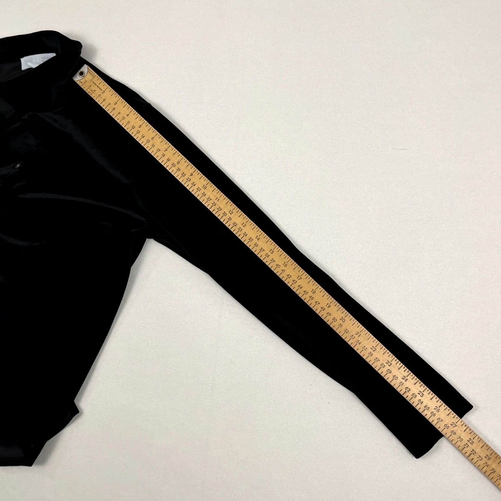 Vintage VINTAGE The White Company Blouse Women 6 Black Velvet Witchy Whimsigoth 90s Classic Retro goth Woman Blouse Button-Up Long Sleeve Black Velvet Size M / US 6-8 / IT 42-44 - 5 Thumbnail