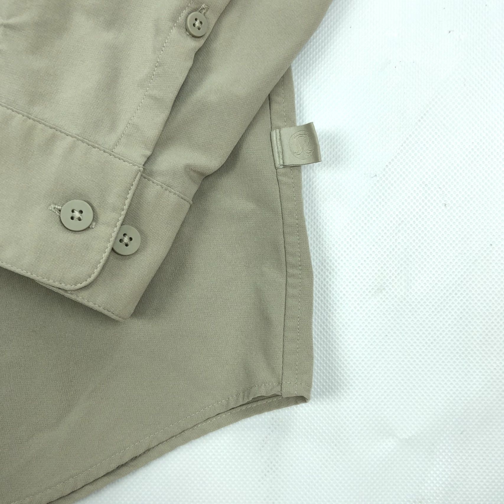 Lululemon Lululemon Men's Long Sleeve Button-Down Shirt Casual Size M Beige Size US M / EU 48-50 / 2 - 2 Thumbnail