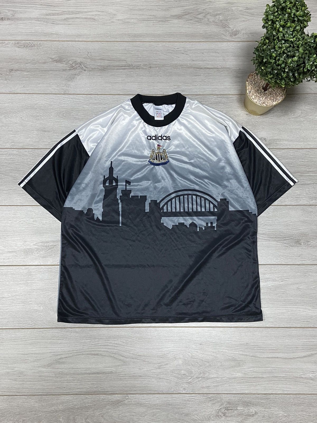 Adidas Newcastle United 1996-1997 Tyne Bridge Training Jersey Size US XL / EU 56 / 4 - 1 Thumbnail