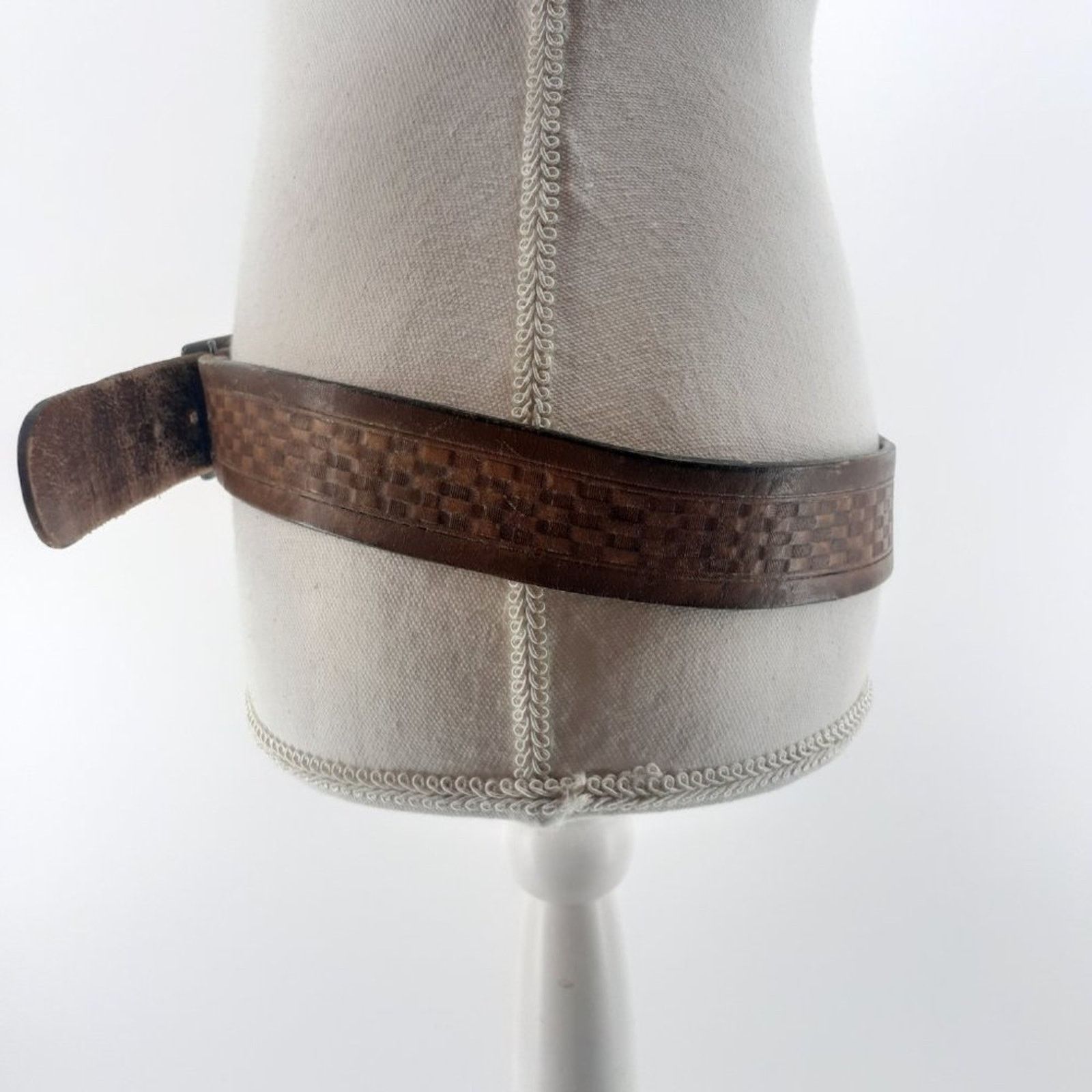 Other Men's Tooled Brown Leather Belt Basket Weave Shaggy Dog 34 Size 34 - 12 Thumbnail