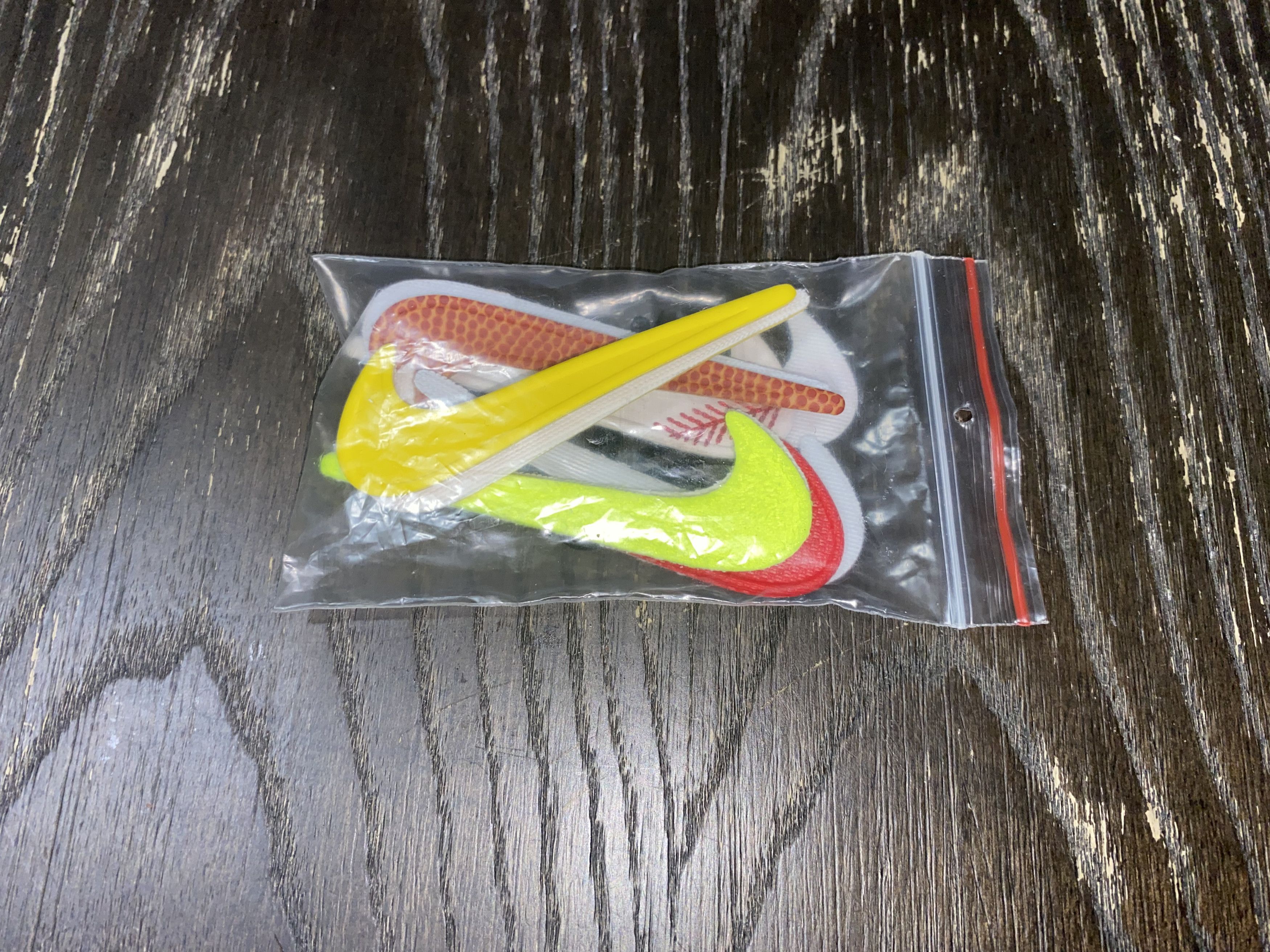 Nike Nike Velcro Swoosh Mark shoe Accessories Griffey Penny Aime! Size ONE SIZE - 1 Thumbnail