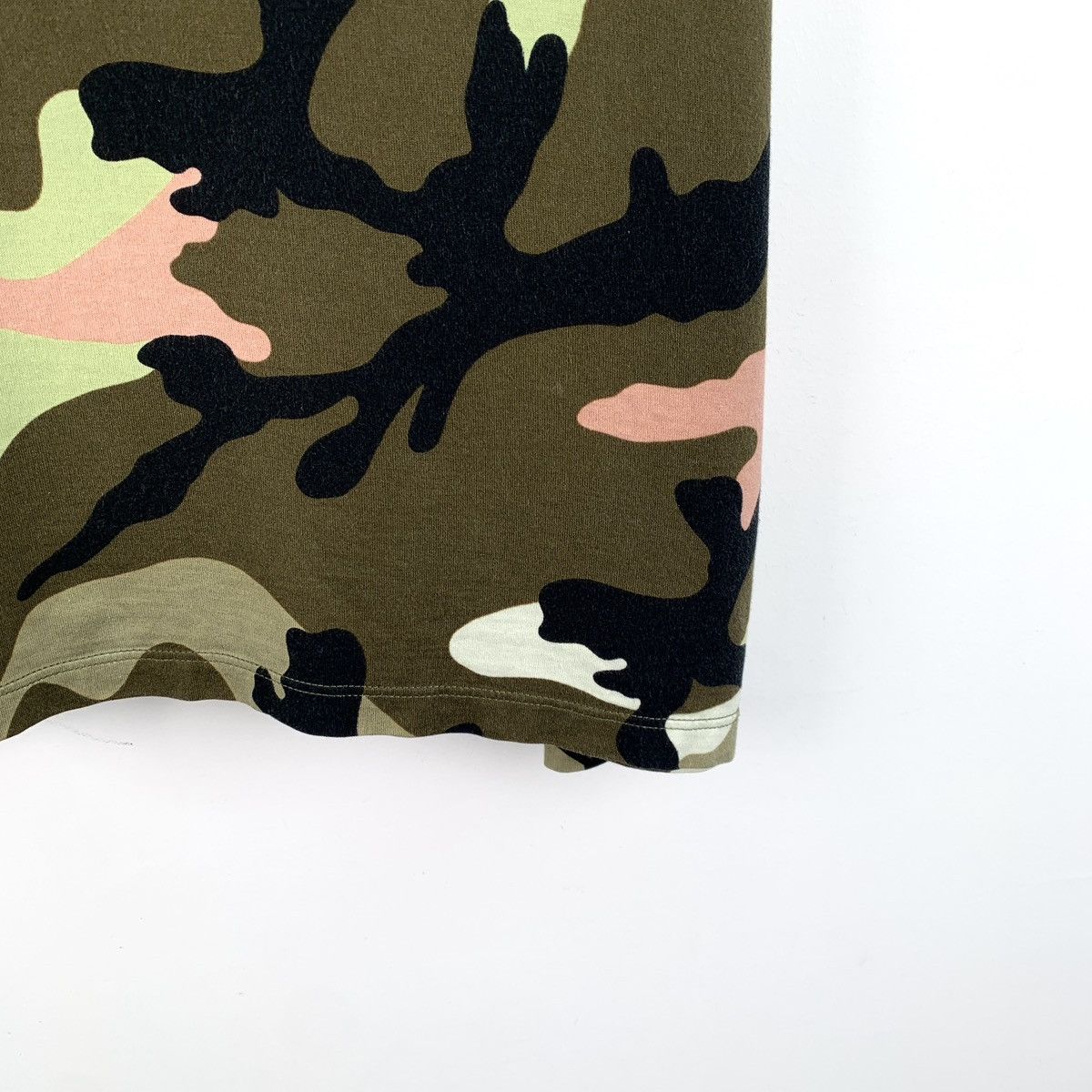 Valentino Valentino Army Green Camouflage Short Sleeve T-Shirt K26WX Size M / US 6-8 / IT 42-44 - 4 Thumbnail