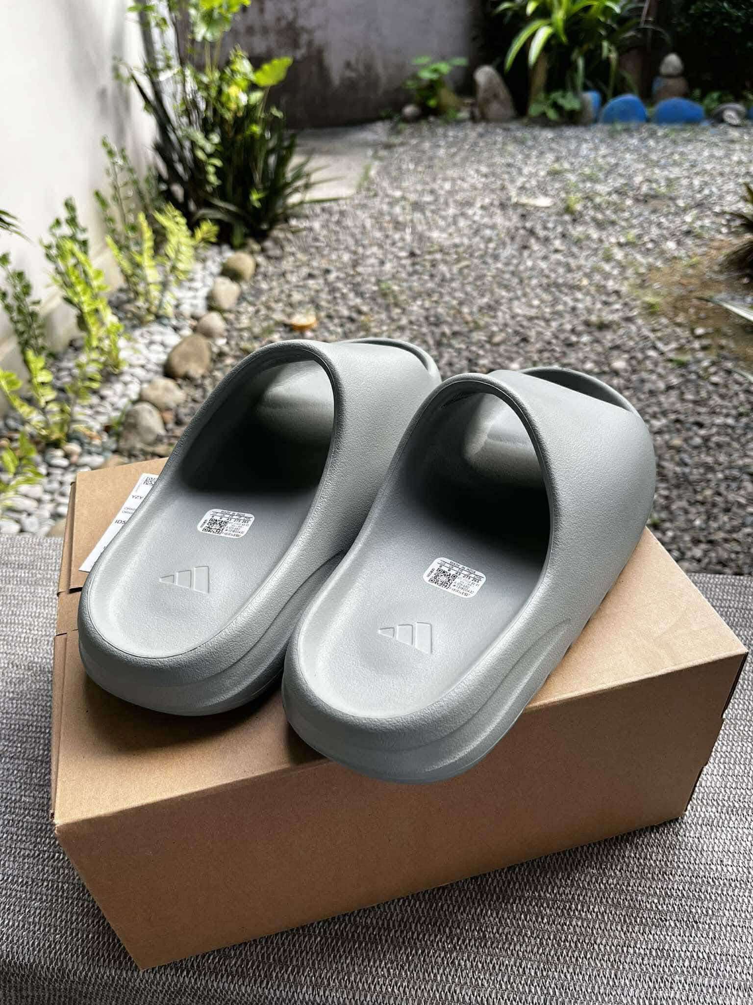 Yeezy Yeezy Slide Size US 9 / EU 42 - 2 Thumbnail