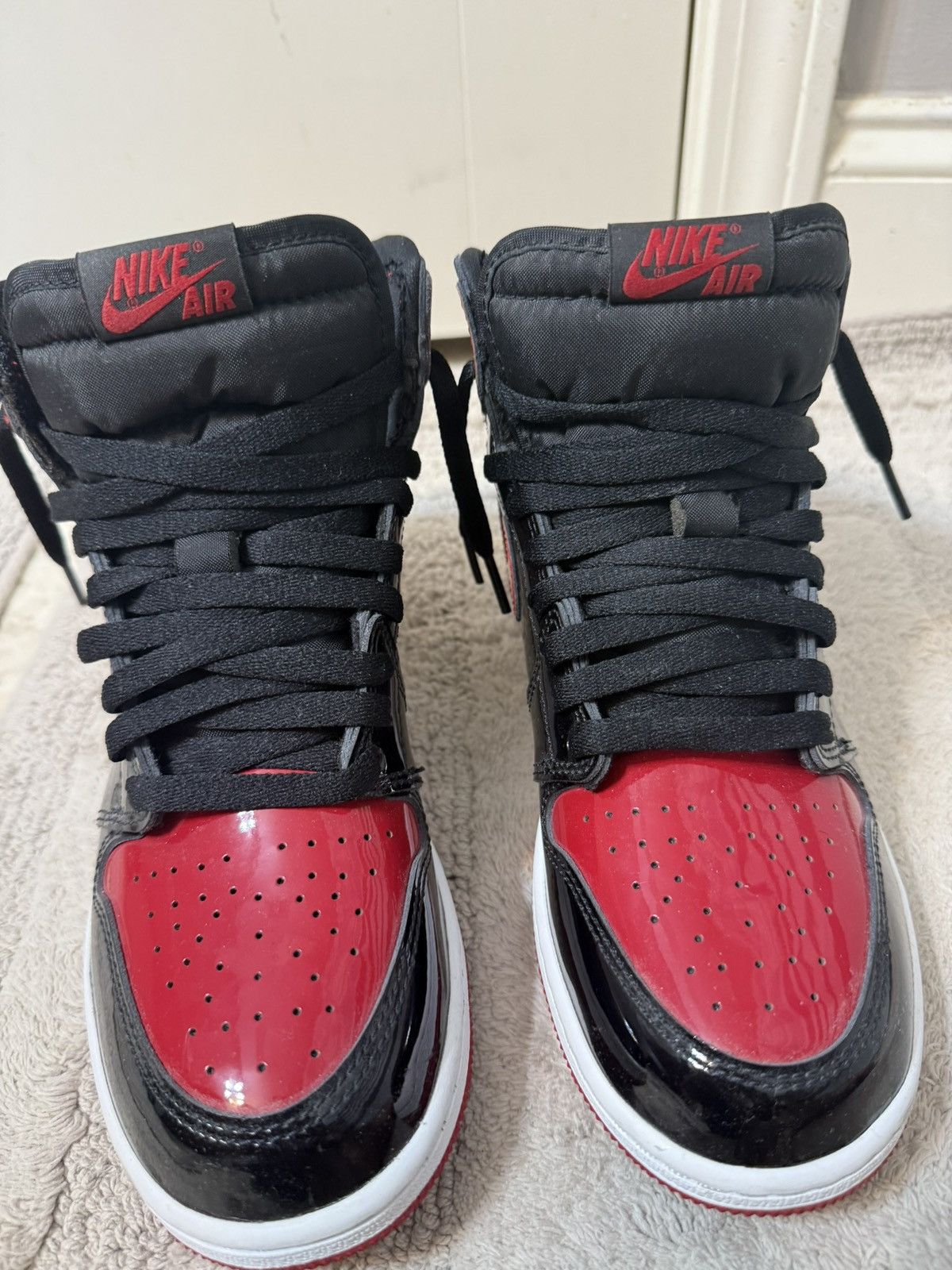 Jordan Brand Jordan 1 High Patent Bred Size US 7 / EU 40 - 1 Thumbnail