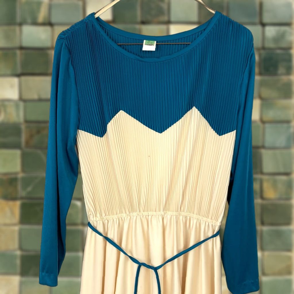Vintage VINTAGE Union Made 70s Pleated Chevron Fit & Flare Evening Dress Size 13 Cream Teal Size XL / US 12-14 / IT 48-50 - 1 Thumbnail