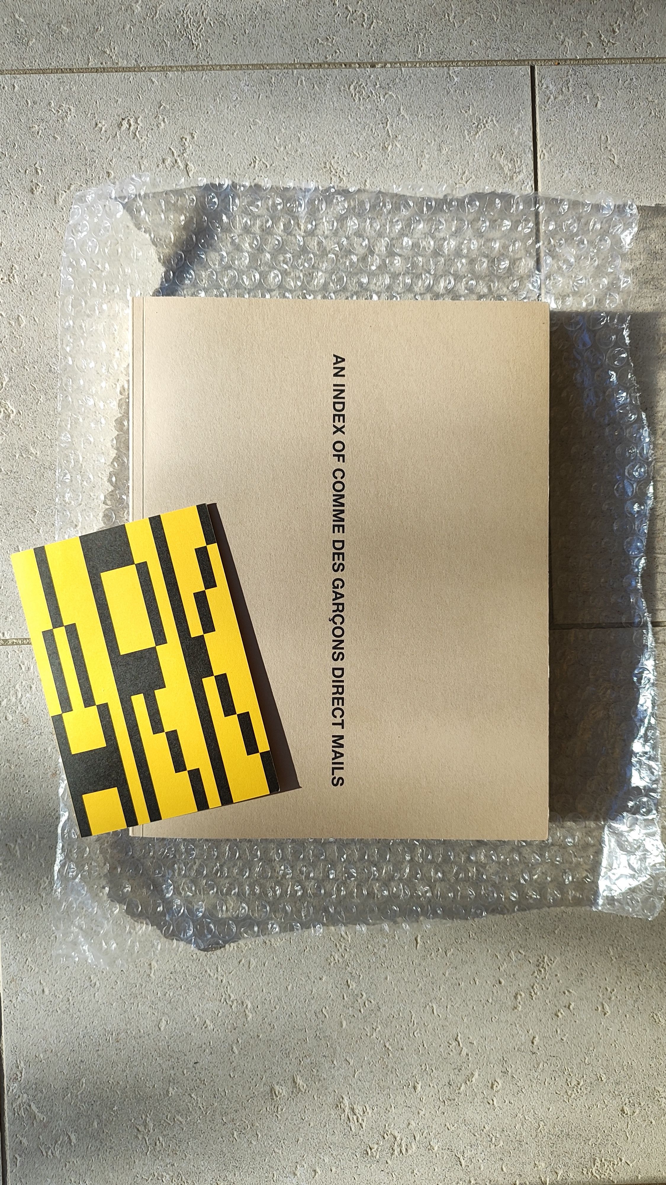 Comme des Garcons AN INDEX OF COMME DES GARÇONS DIRECT MAILS Size ONE SIZE - 1 Thumbnail