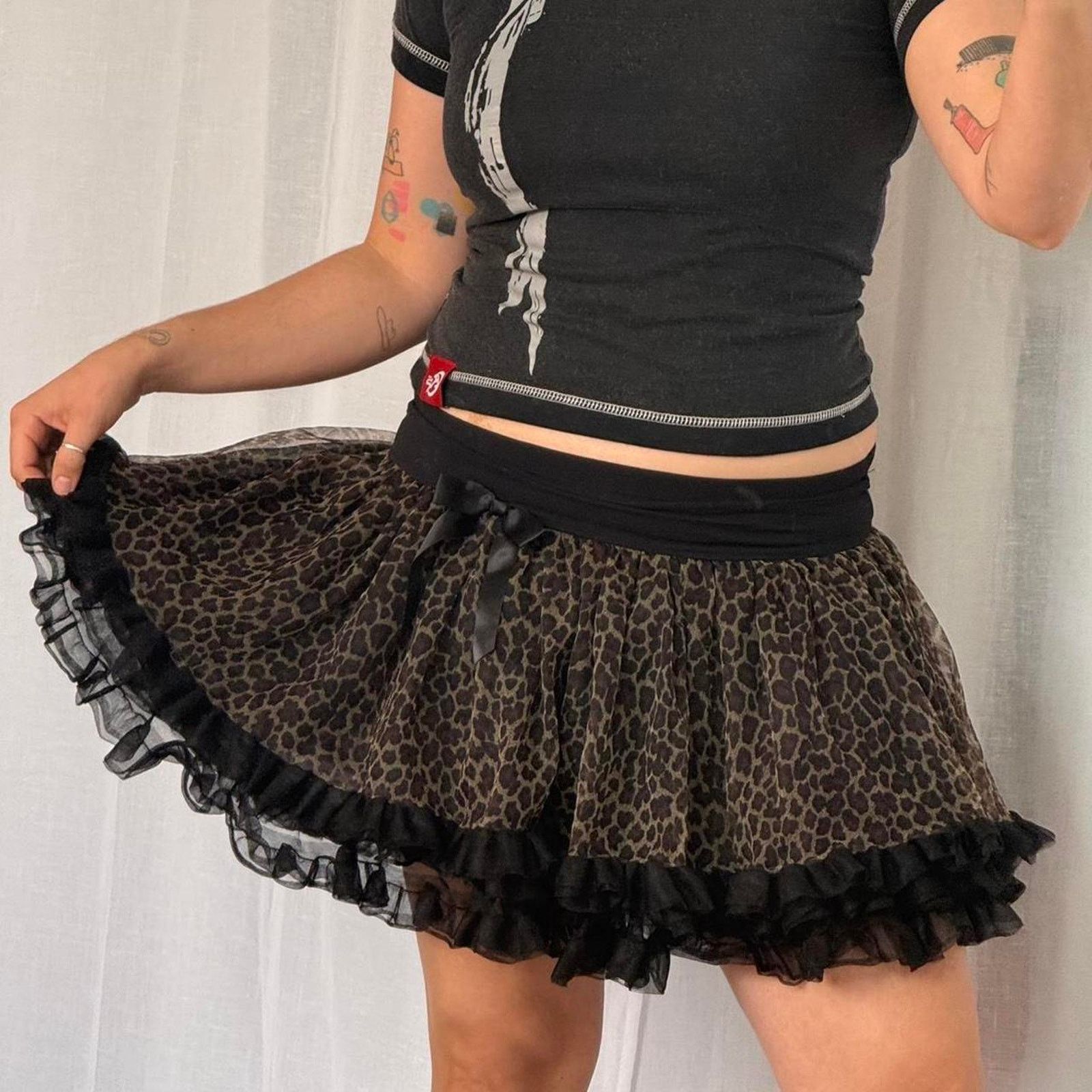 Vintage y2k leopard ruffle mini skirt ✧ Size 30" / US 8 / IT 44 - 1 Thumbnail