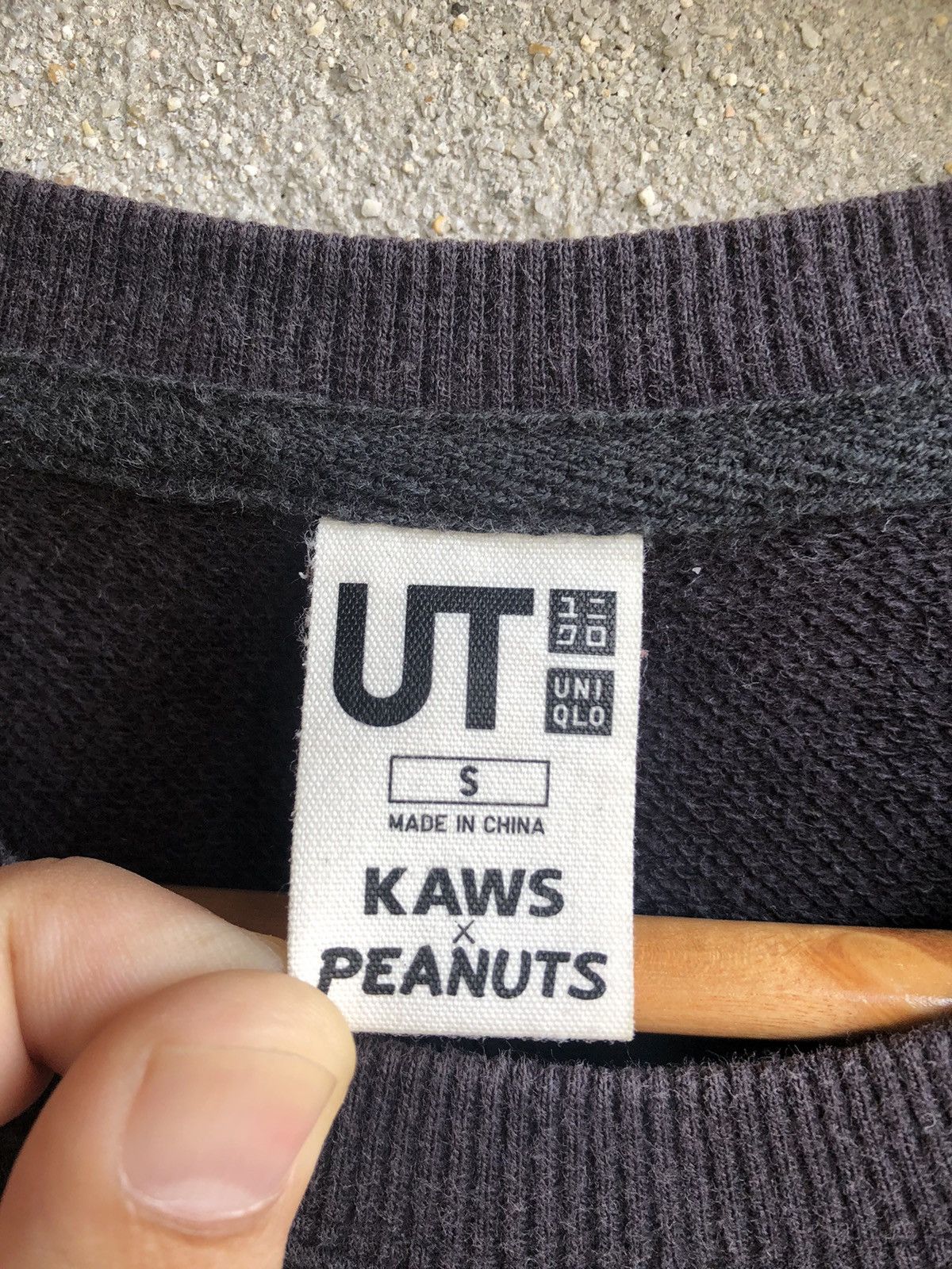 Kaws × Peanuts × Uniqlo KAWS X PEANUTS Snoopy sweatshirt Size US S / EU 44-46 / 1 - 9 Thumbnail