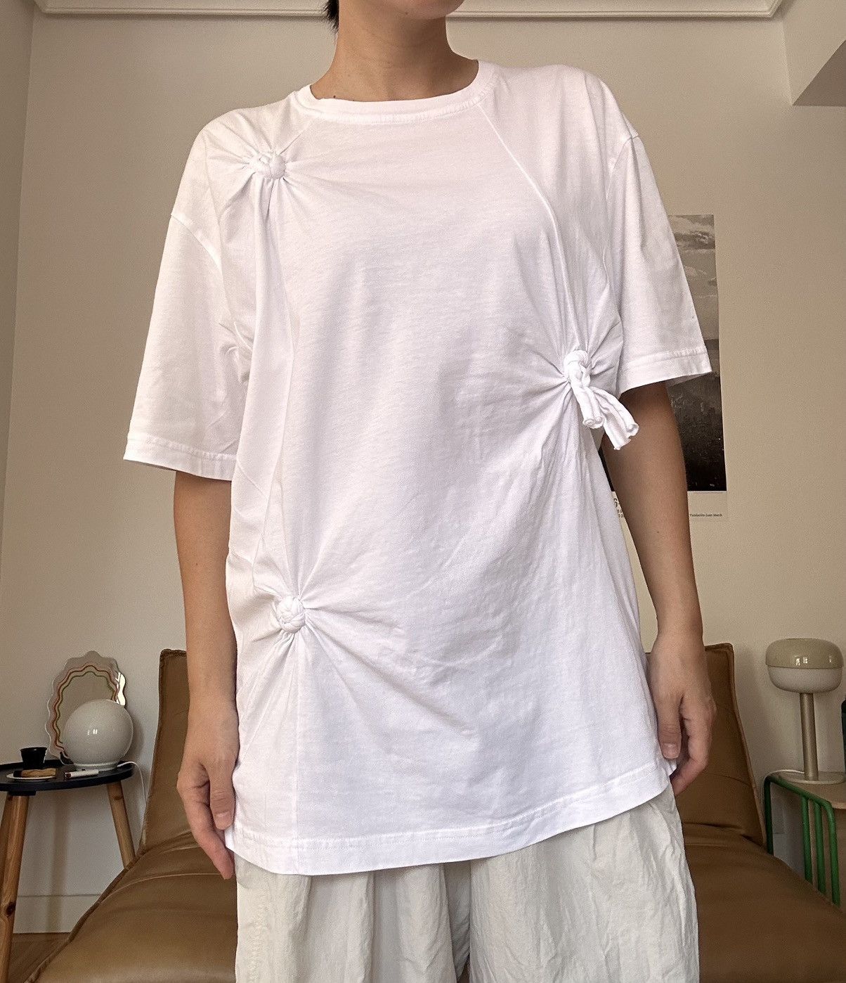 Helmut Lang Helmut Lang White Knotted T-Shirt Size M / US 6-8 / IT 42-44 - 1 Thumbnail