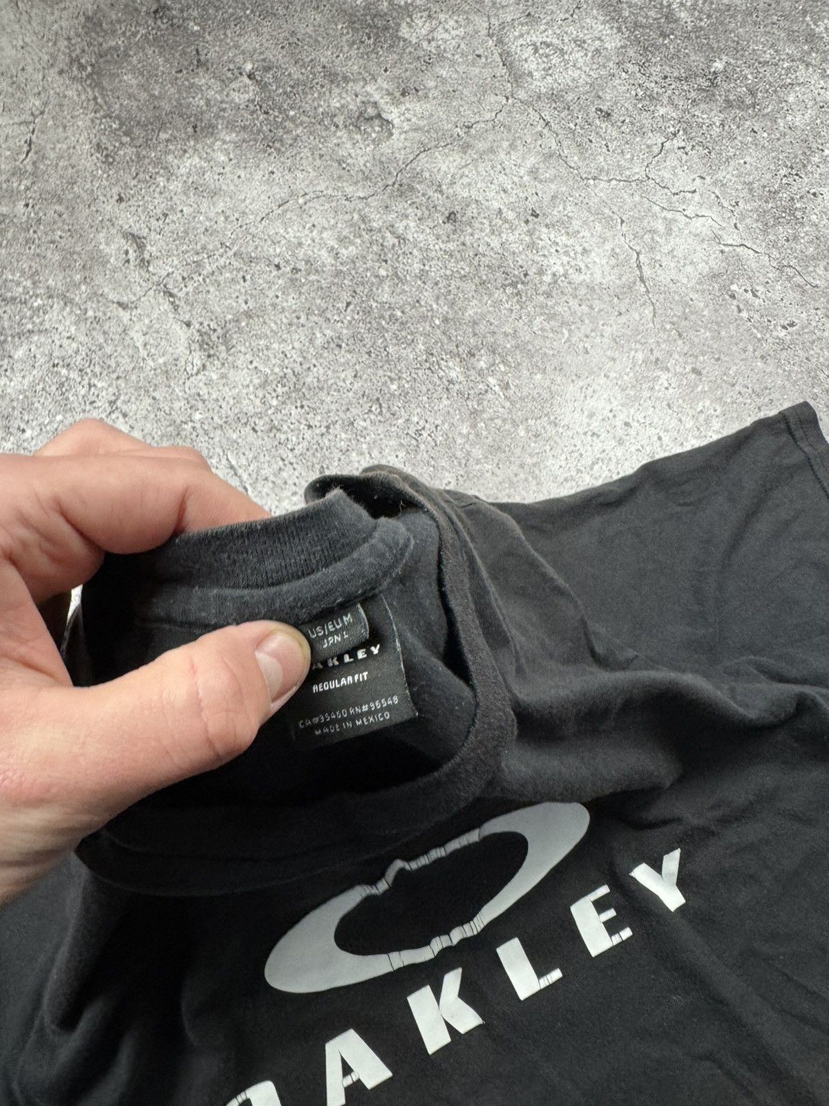 Oakley 🔥00’S VINTAGE OAKLEY FADED T-SHIRT BIG LOGO JAPANESSE Size US M / EU 48-50 / 2 - 6 Thumbnail