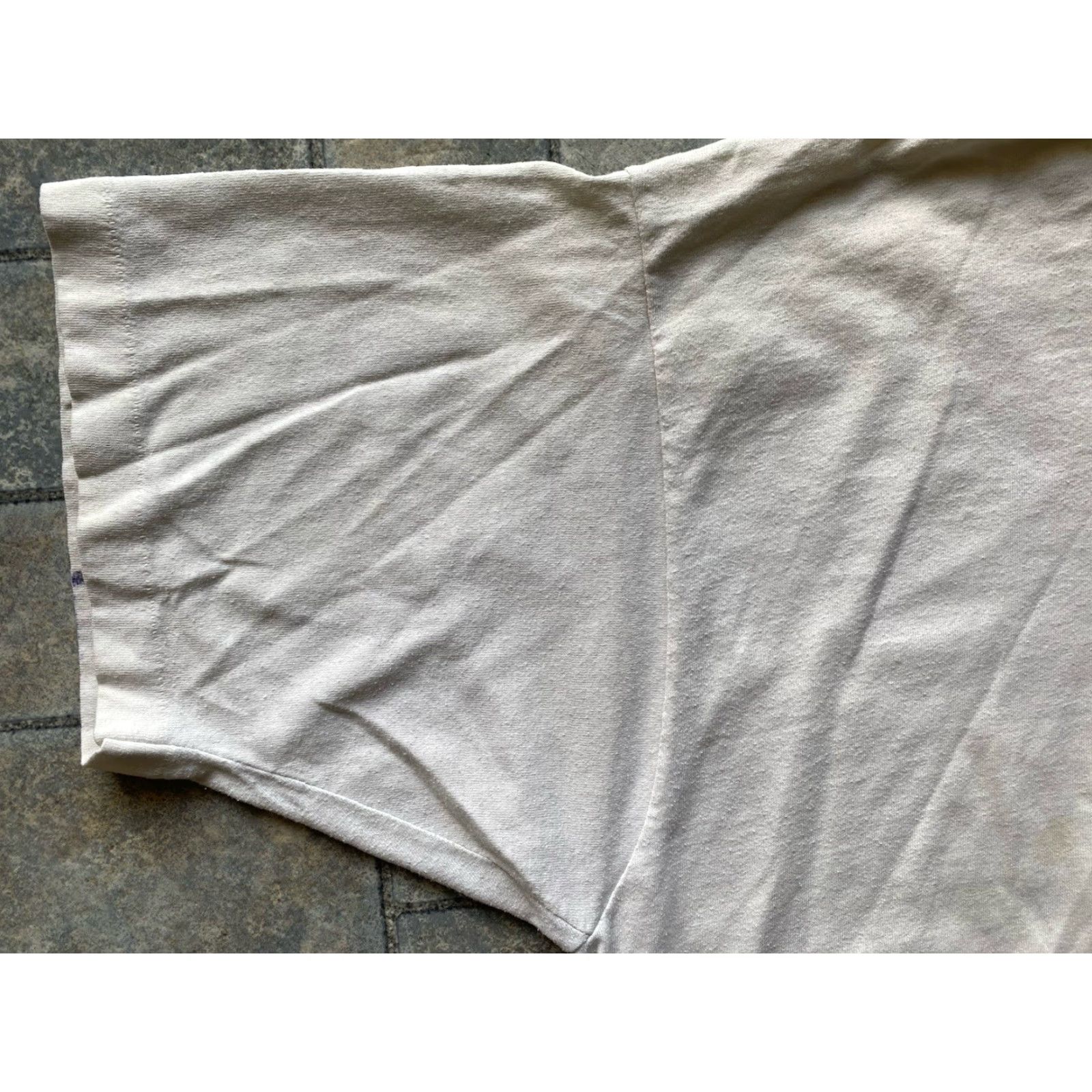 Fruit Of The Loom VINTAGE Fruit of the Loom T-Shirt Mens 2XL White Short Sleeve Romance Novel Karen Fox Sword Of MacLeod Size US XXL / EU 58 / 5 - 6 Thumbnail