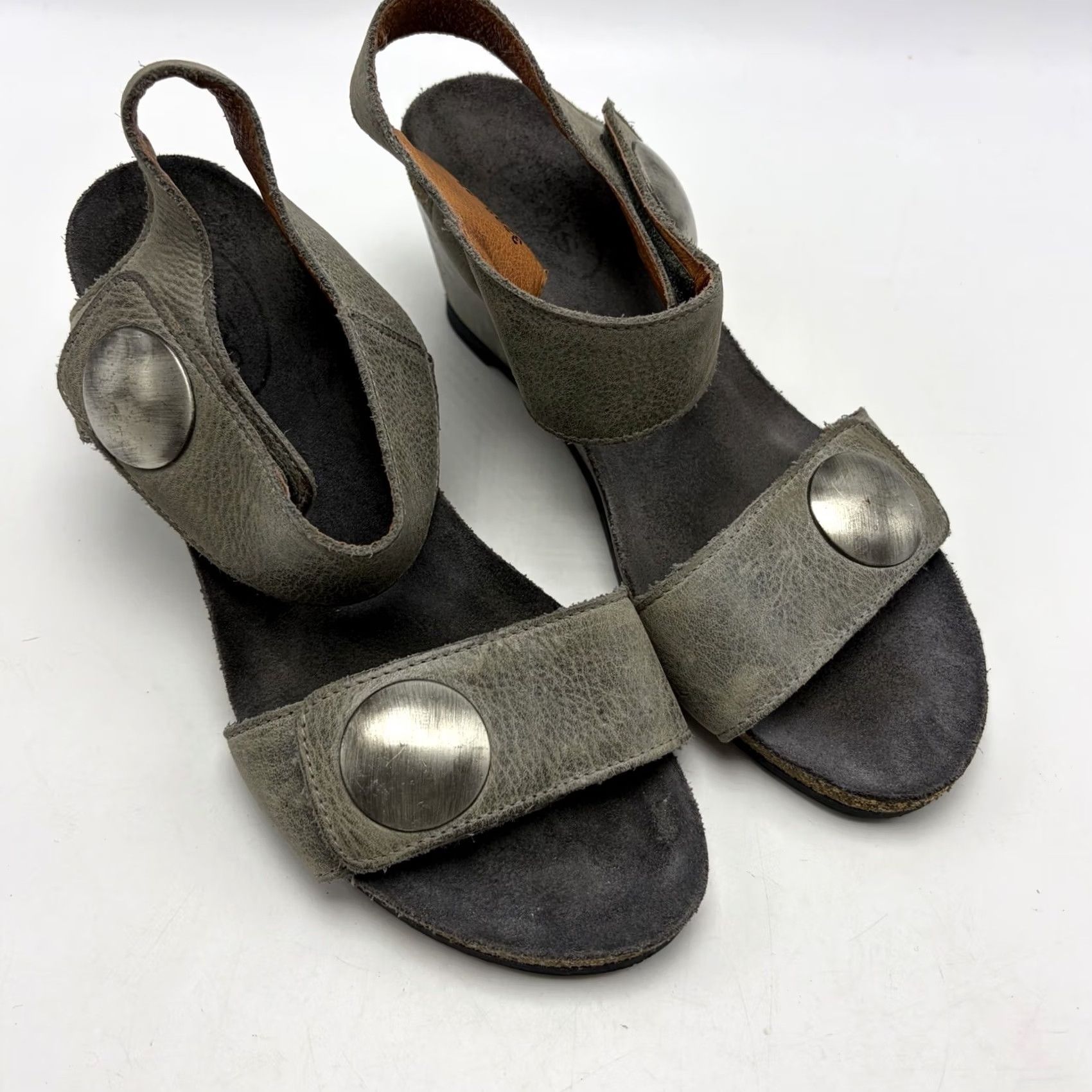 Taos Taos Wedge Sandals Women 7 Gray Leather Hook Loop Straps Open Toe Size US 7 / IT 37 - 2 Thumbnail