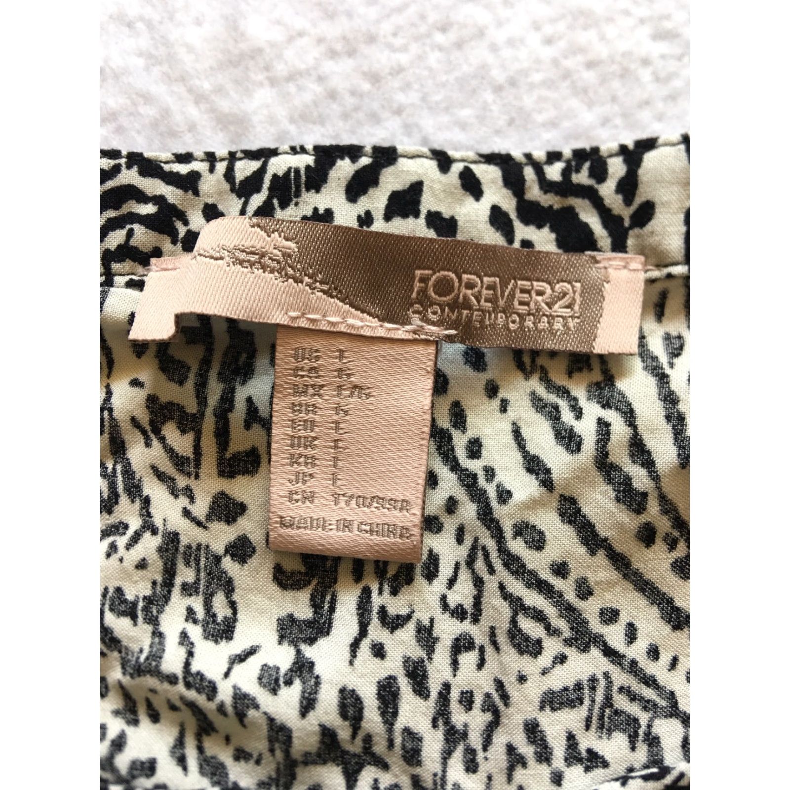 Forever 21 FOREVER 21 Shirt Dress Tunic / B7 / Ivory Black Animal Print / Button-Up / Collared / Sleeveless Long Shirt Dress / L / Women Size L / US 10 / IT 46 - 6 Thumbnail