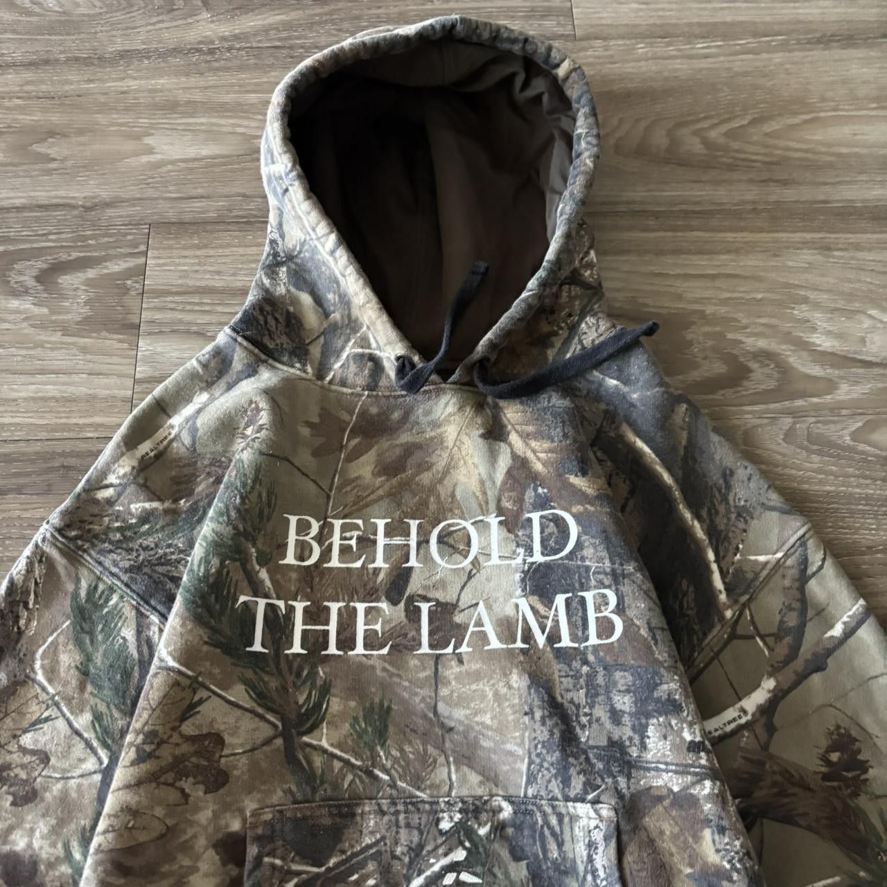 Redhead Crazy Vintage Y2K/2000s Realtree Camo Redhead “Behold The Lamb” Streetwear Hoodie! Size US S / EU 44-46 / 1 - 2 Thumbnail