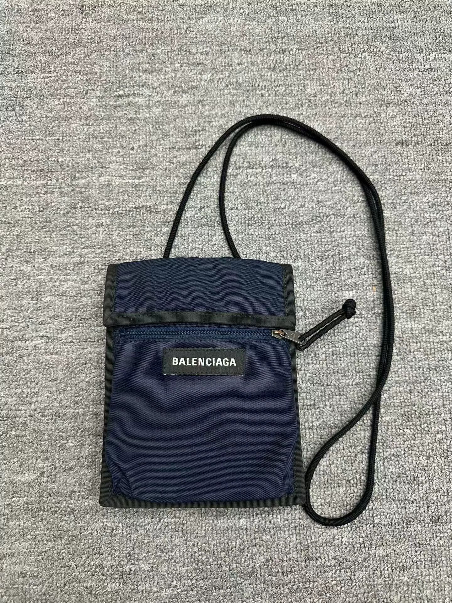 Balenciaga Balenciaga Small Crossbody Bag Size ONE SIZE - 1 Thumbnail