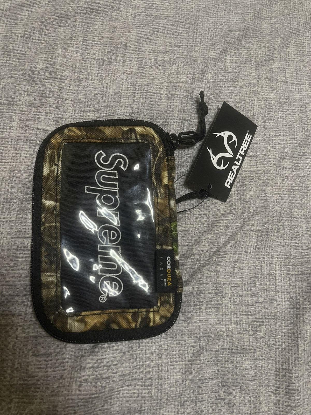 Supreme Supreme real tree small zip up pouch bag fw19 Size ONE SIZE - 2 Thumbnail