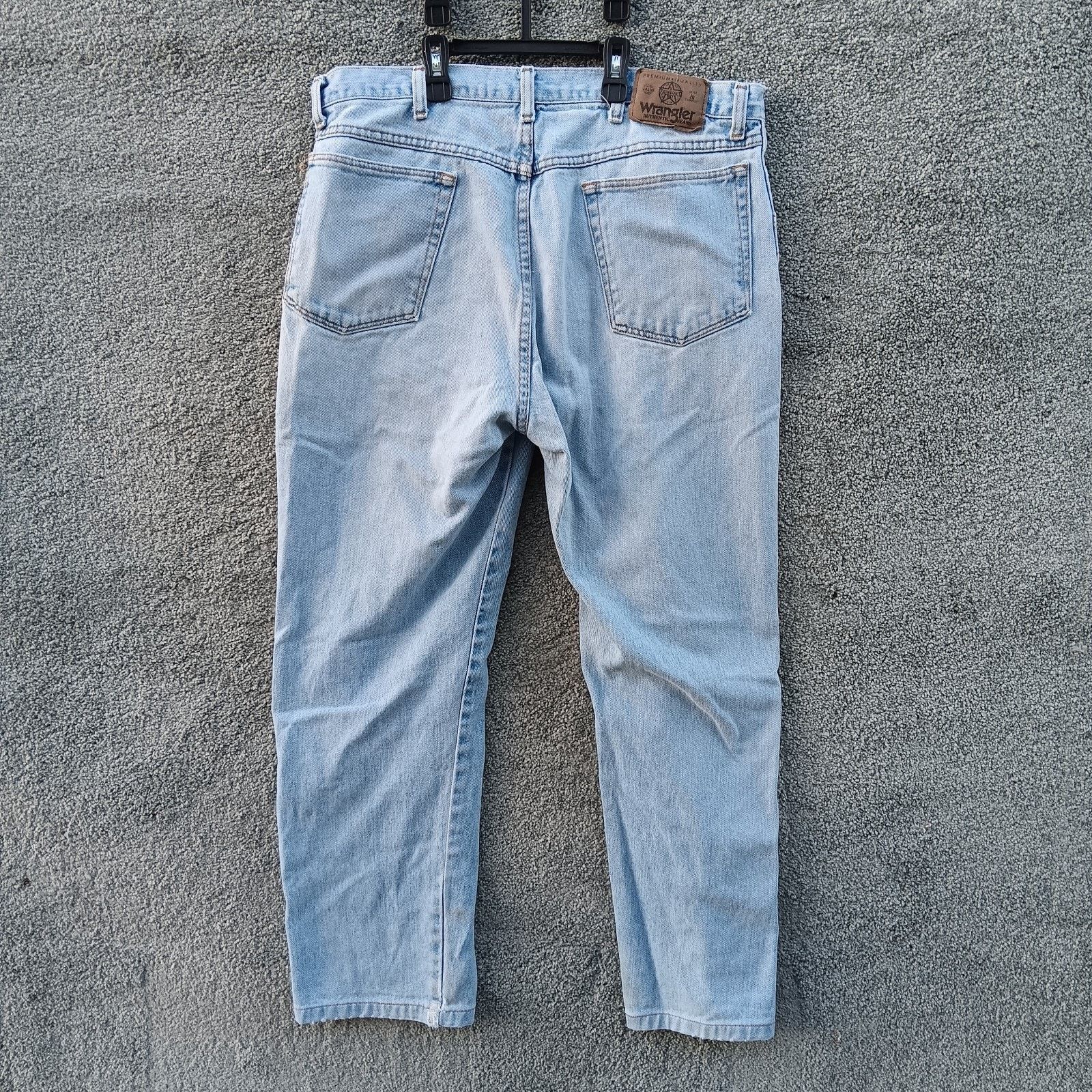Wrangler Wrangler Jeans Mens 36x30 Classic Fit Straight Leg Size US 36 / EU 52 - 4 Thumbnail