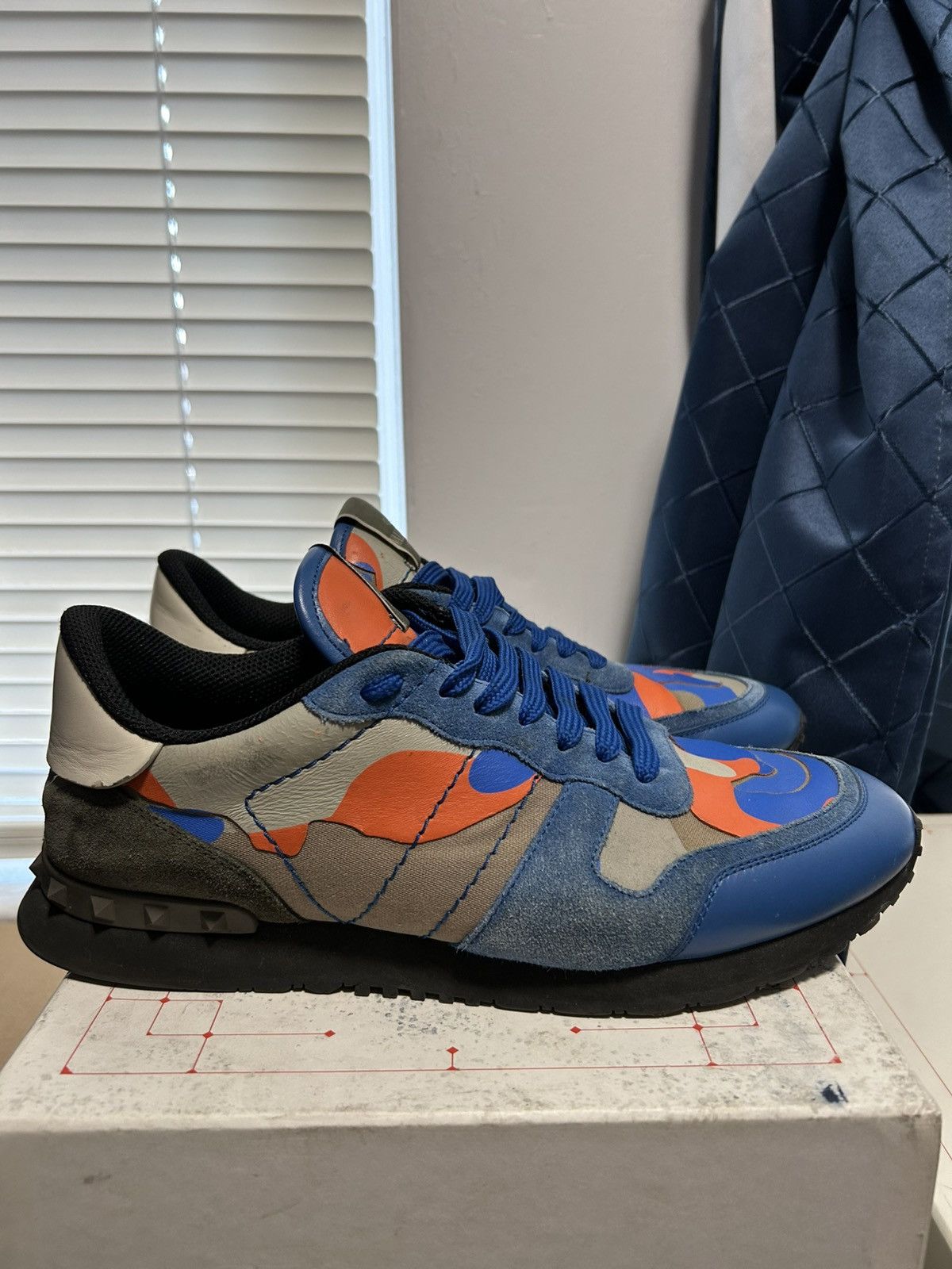 Blue valentino trainers clearance