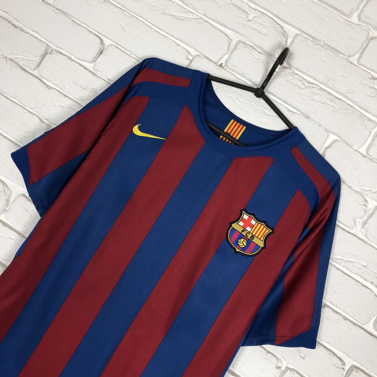 Other Barcelona Nike 2005 2006 home jersey vintage soccer Size US S / EU 44-46 / 1 - 2 Thumbnail